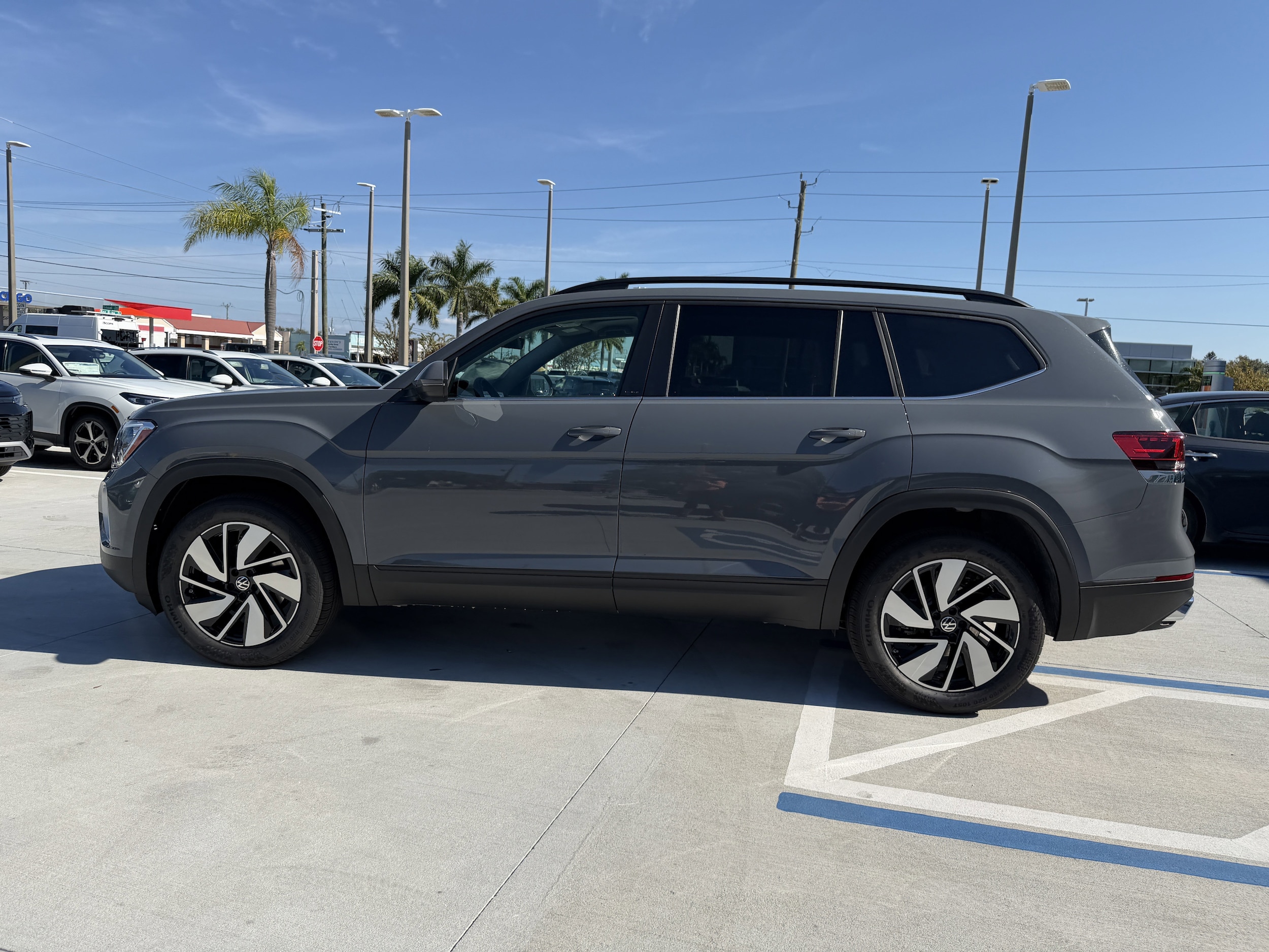 2026 Volkswagen Atlas SE w/Tech - Photo 6