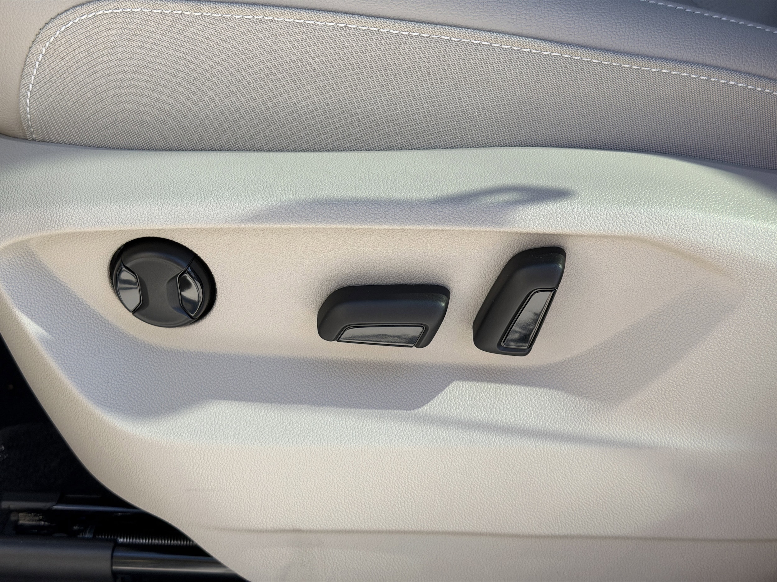 2026 Volkswagen Atlas SE w/Tech - Photo 18