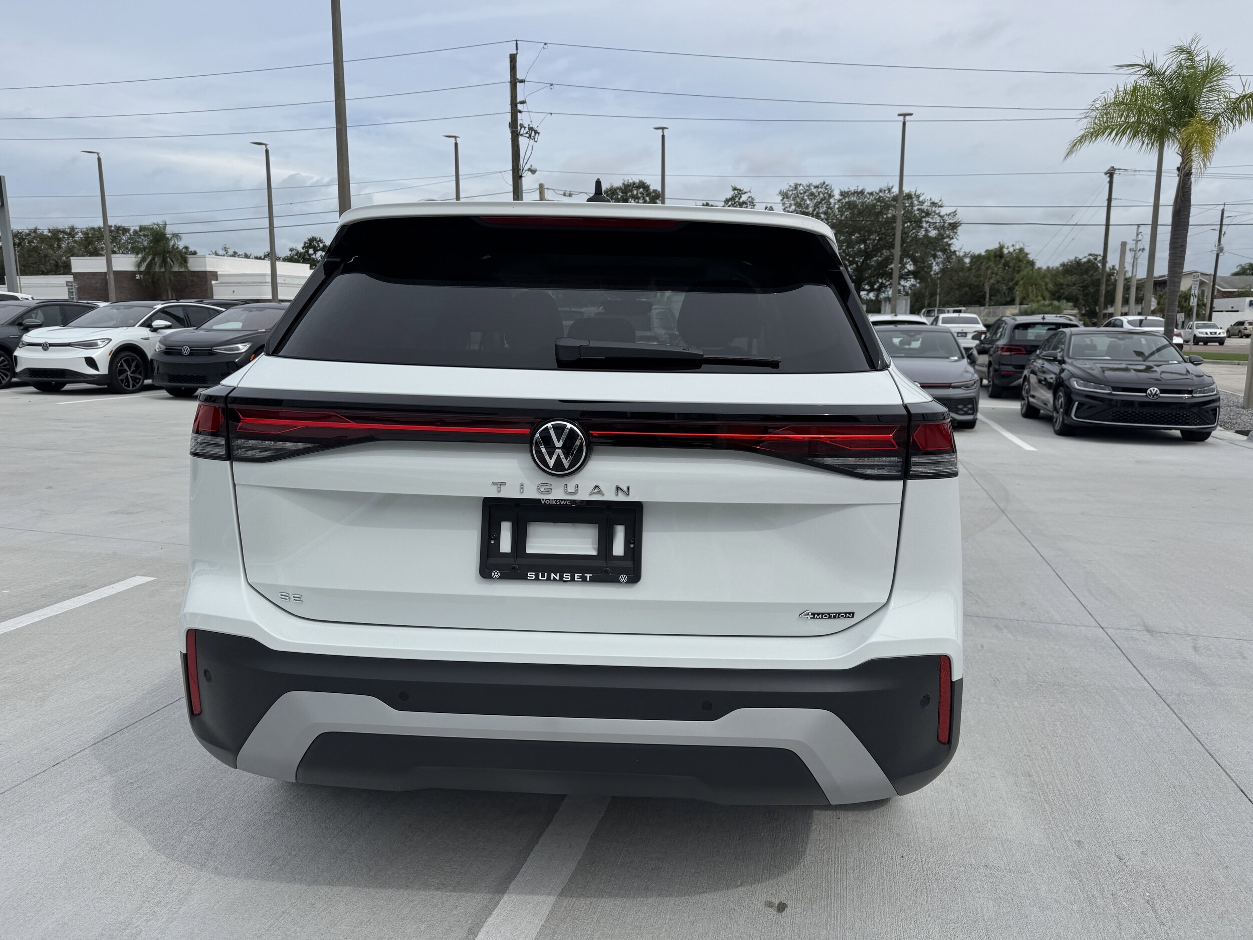 2025 Volkswagen Tiguan SE photo 2
