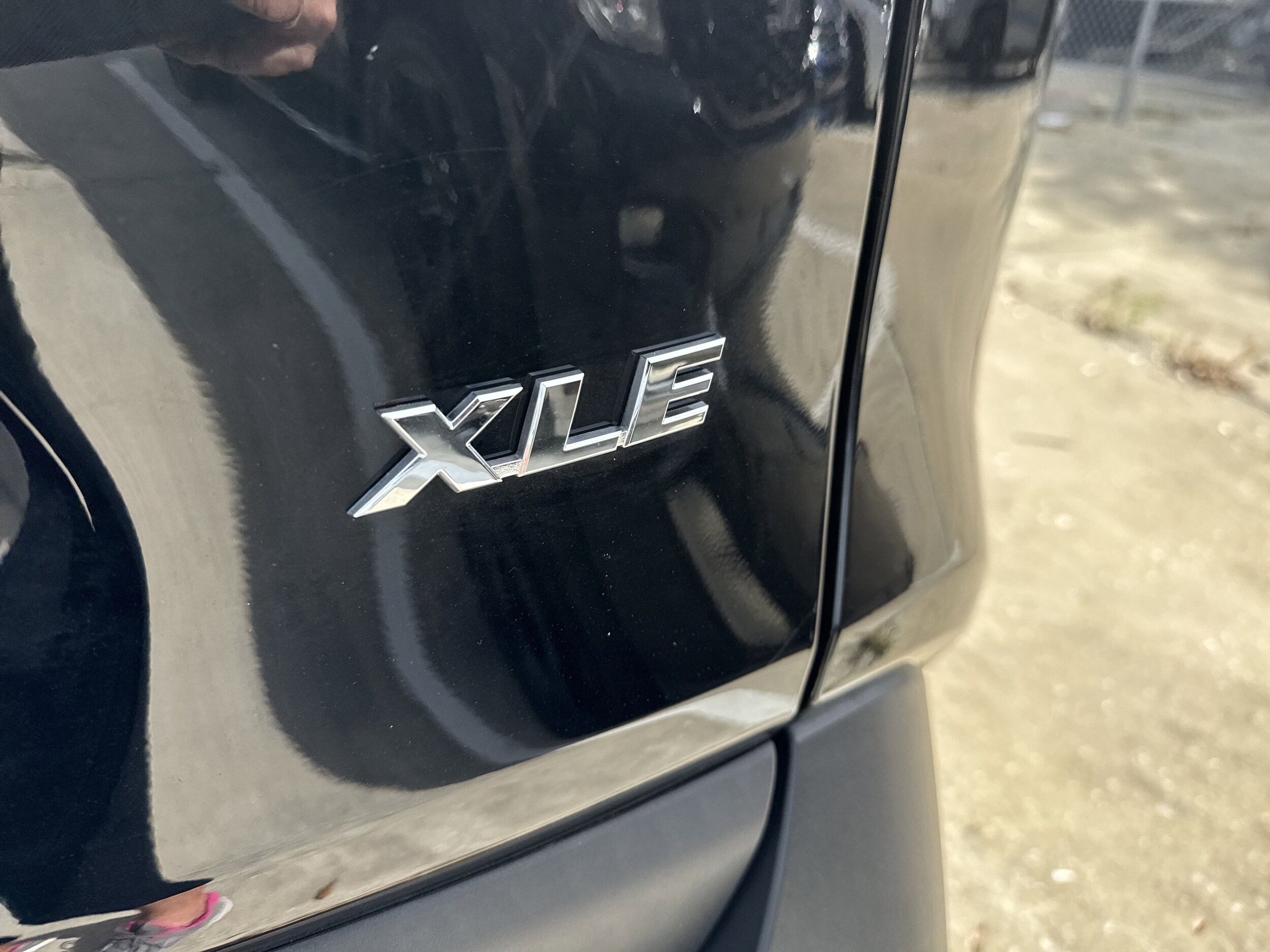 2023 Toyota RAV4 XLE photo 4