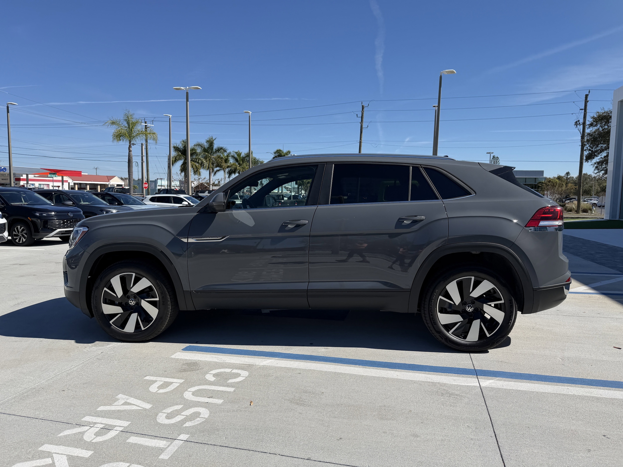 2026 Volkswagen Atlas Cross Sport SE w/Tech - Photo 6