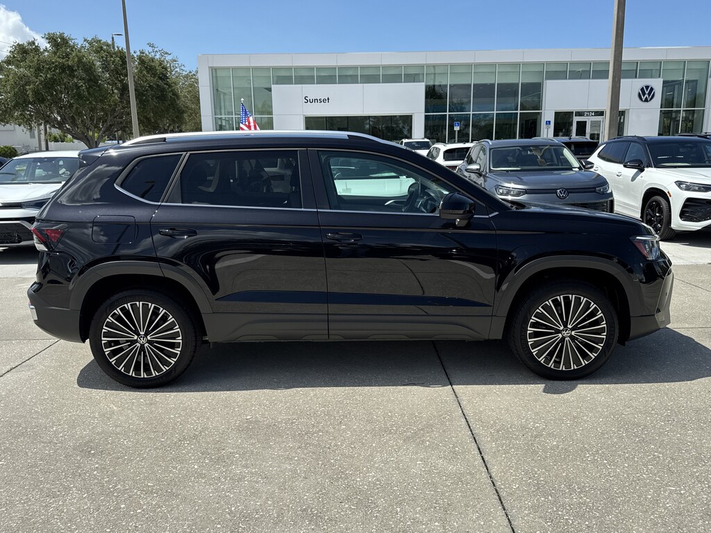 Used 2025 Volkswagen Taos SE SUV