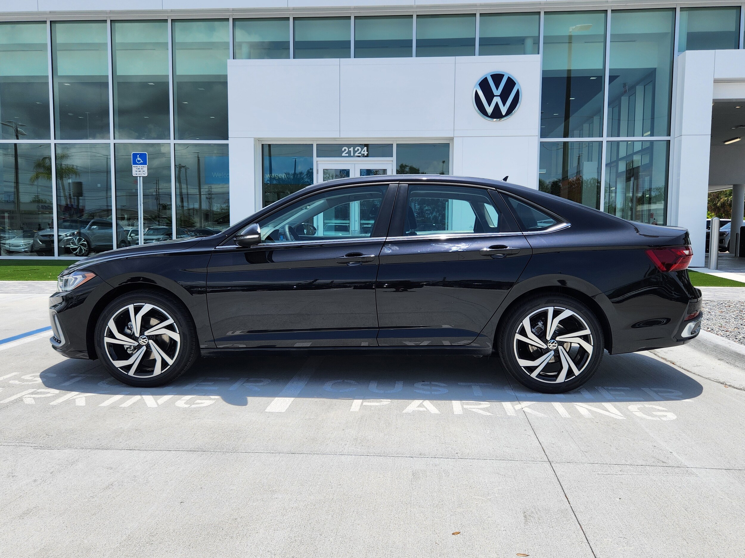 2025 Volkswagen Jetta SEL photo 4