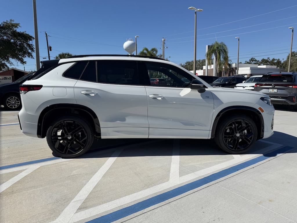 New 2025 Volkswagen Tiguan 2.0T SE R-Line Black SUV