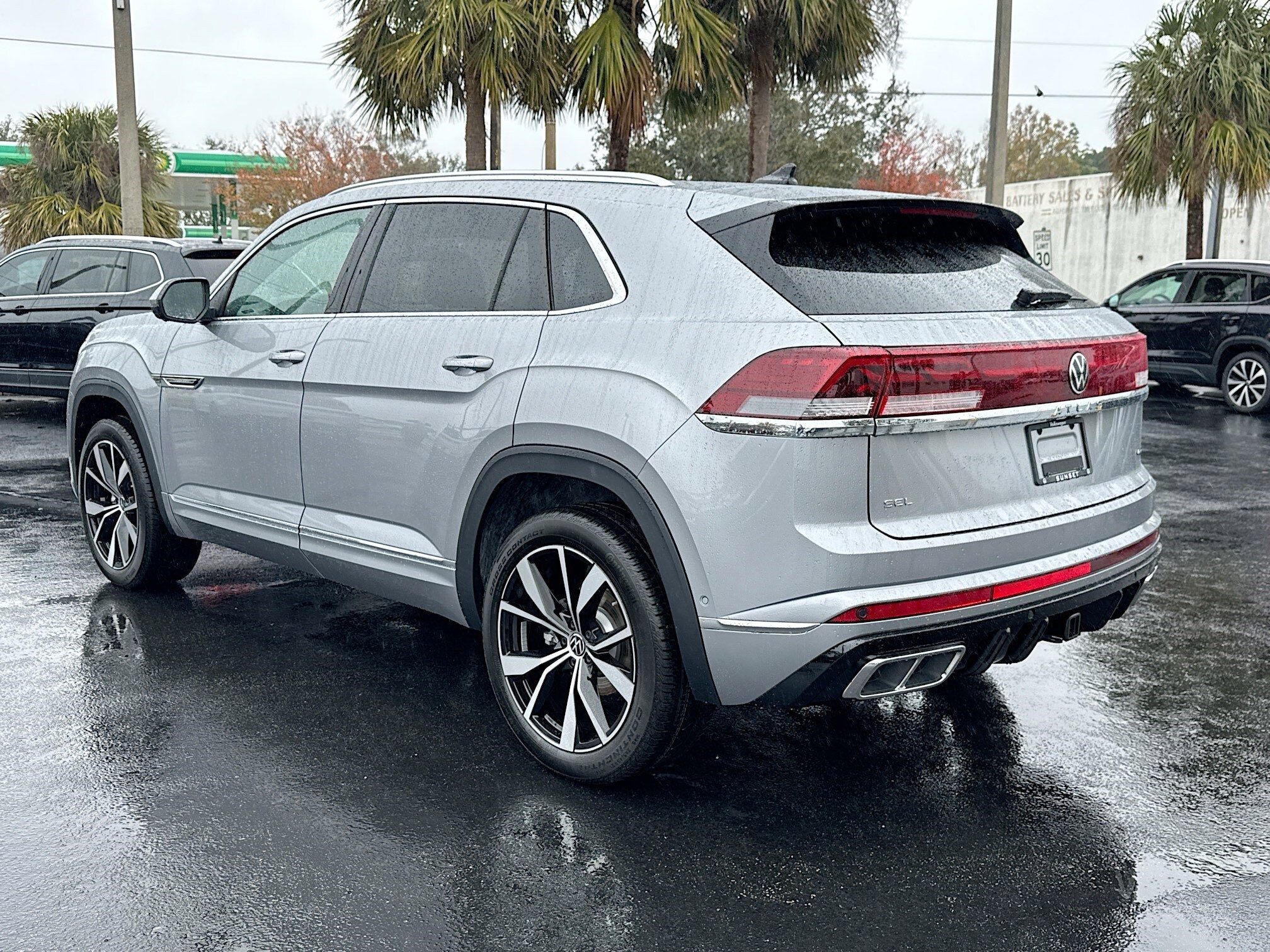 2025 Volkswagen Atlas Cross Sport SEL Premium R-Line photo 4