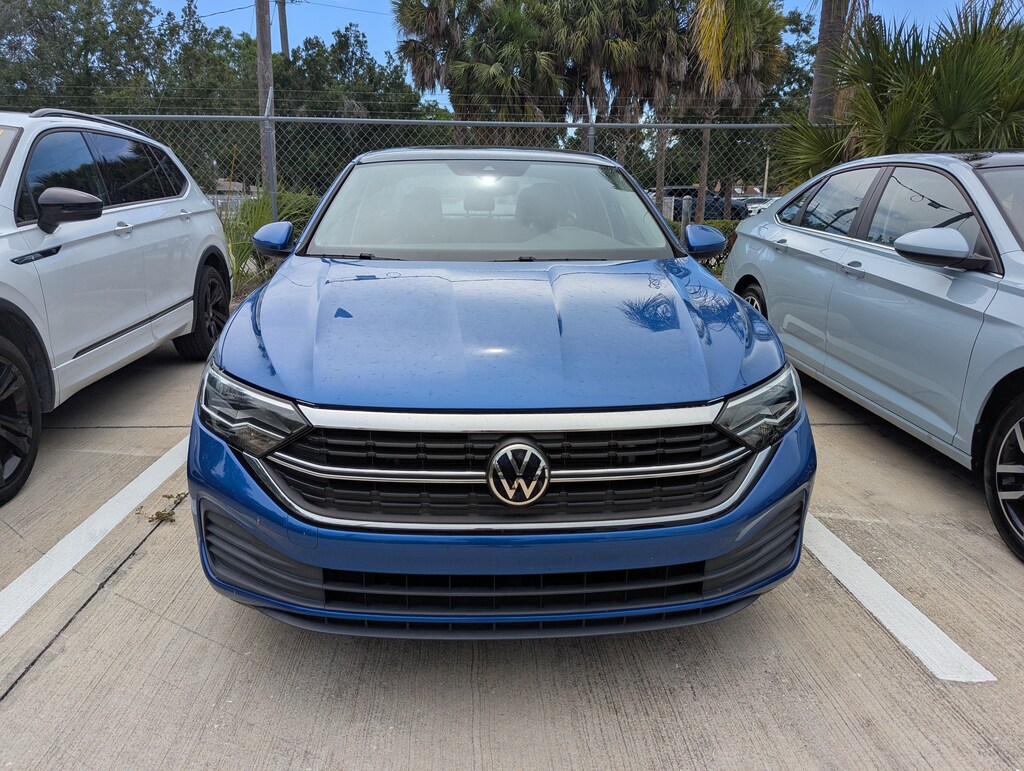 Certified 2023 Volkswagen Jetta SE Sedan