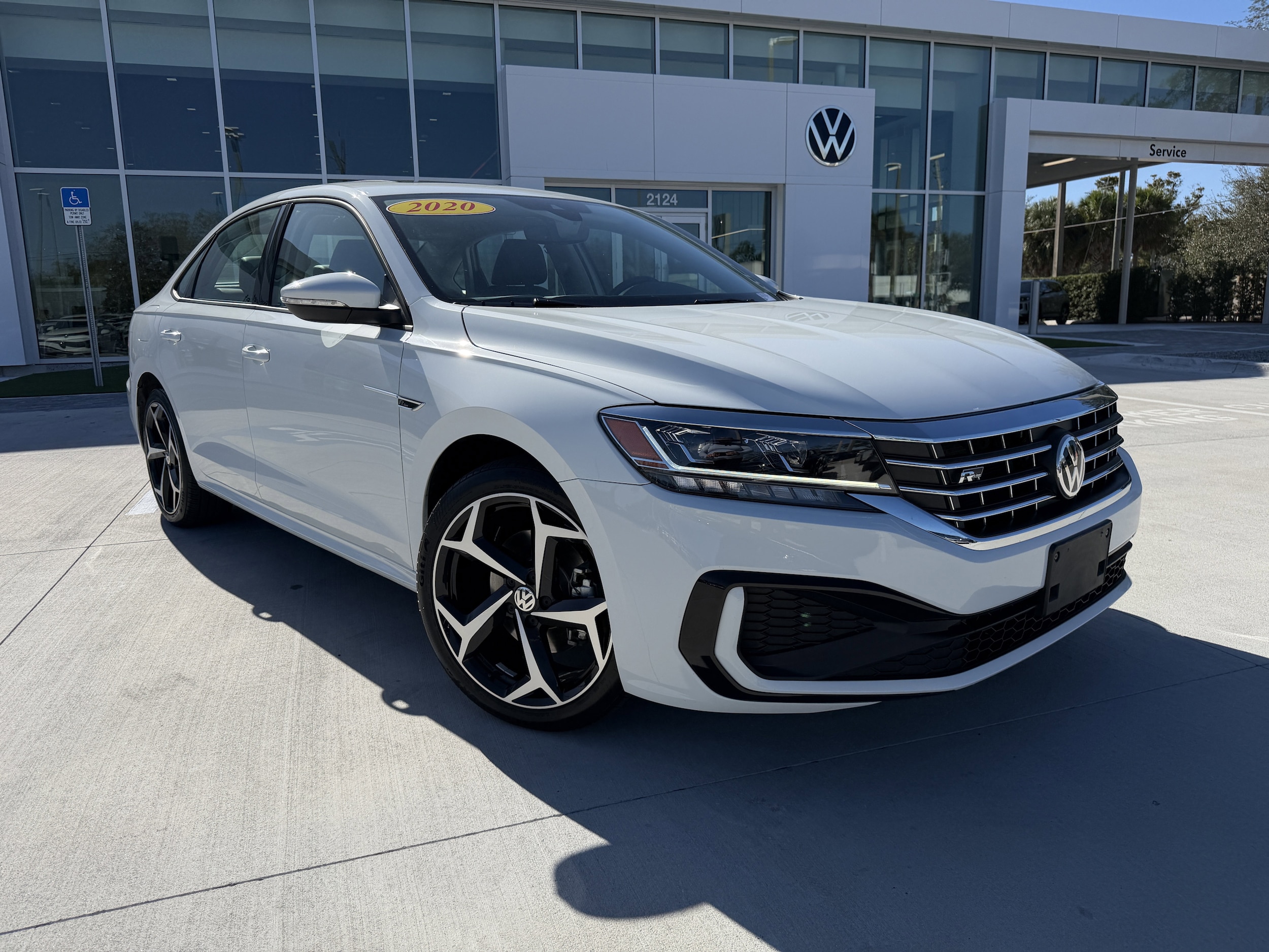 2020 Volkswagen Passat R-Line's photo