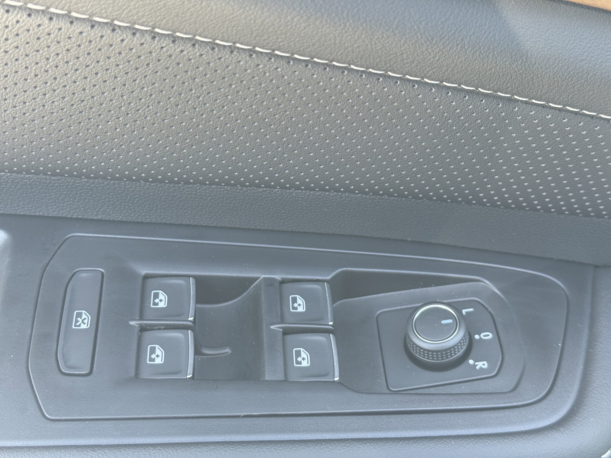 2026 Volkswagen Atlas SE w/Tech - Photo 17