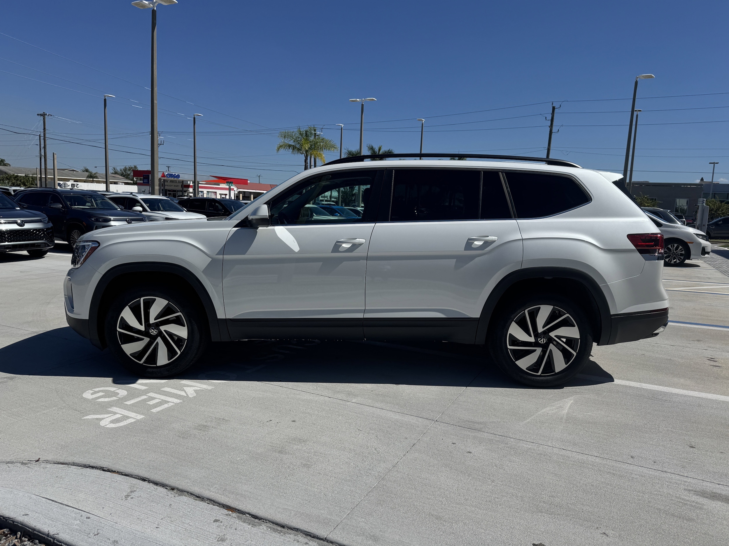2026 Volkswagen Atlas SE w/Tech - Photo 6