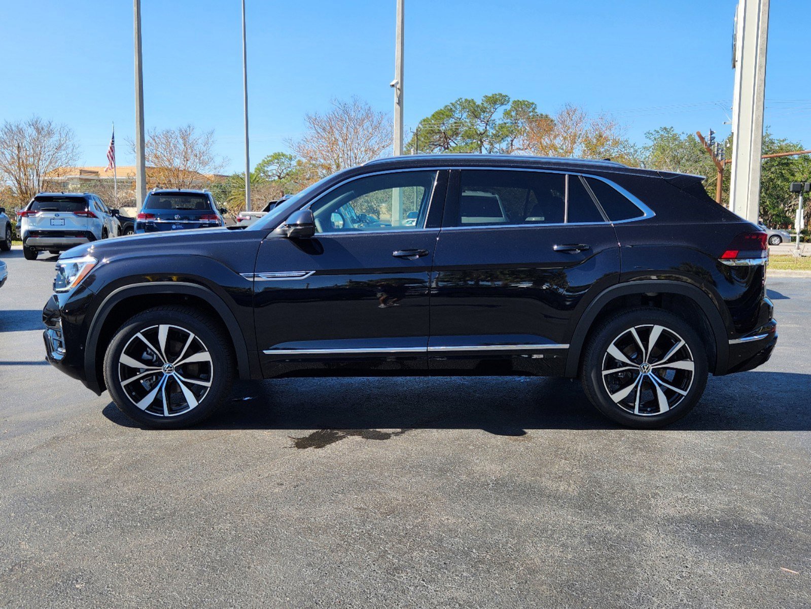 2025 Volkswagen Atlas Cross Sport SEL Premium R-Line photo 4