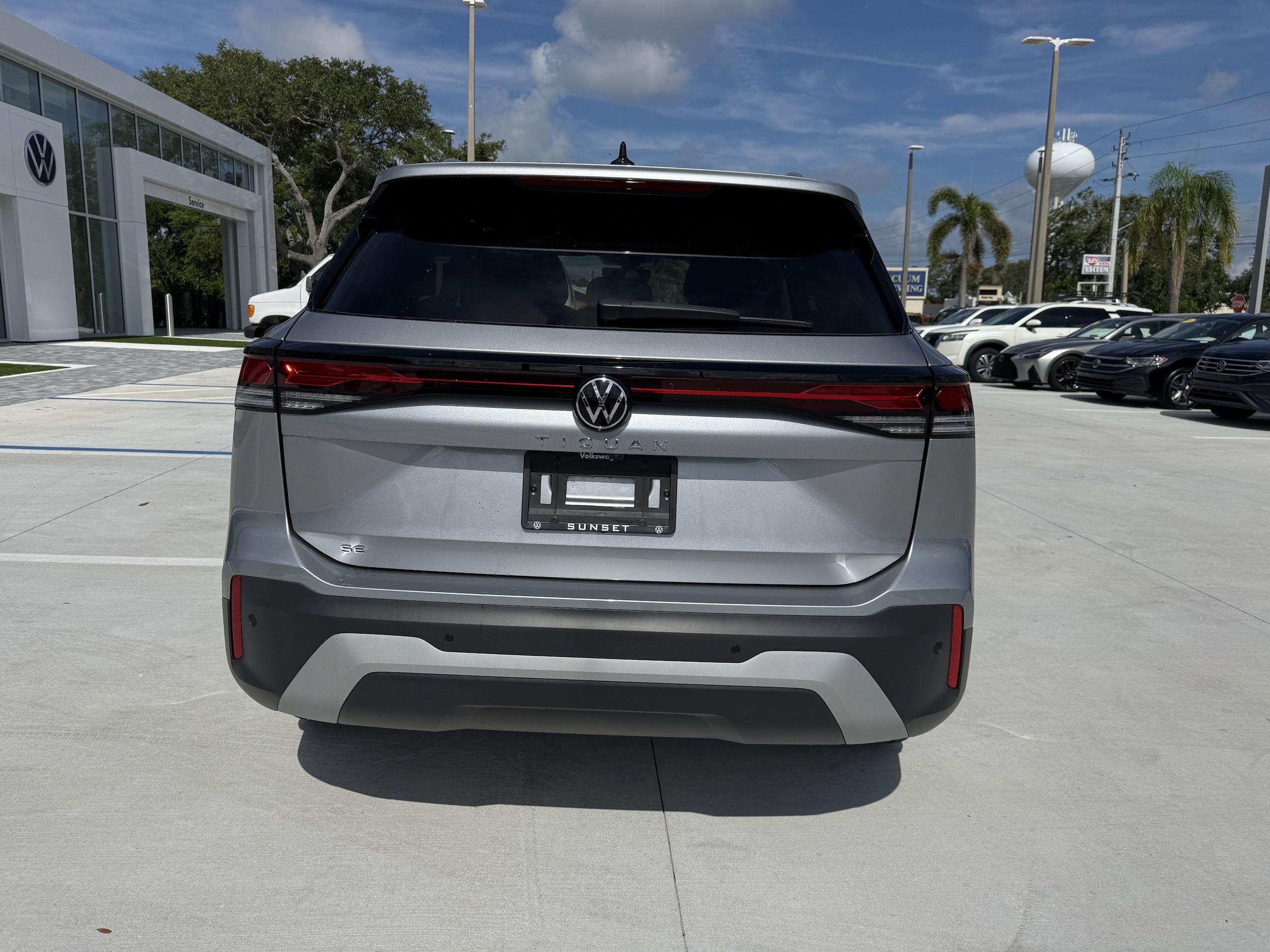 2025 Volkswagen Tiguan SE photo 3