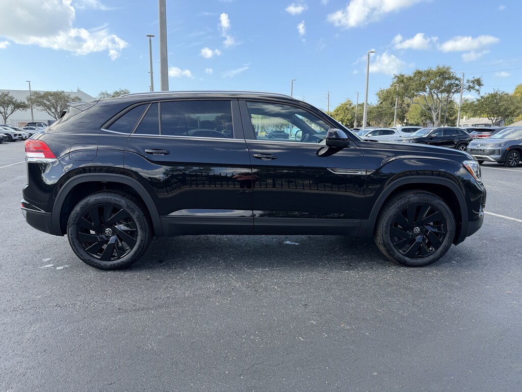 New 2026 Volkswagen Atlas Cross Sport 2.0T SE w/Technology SUV