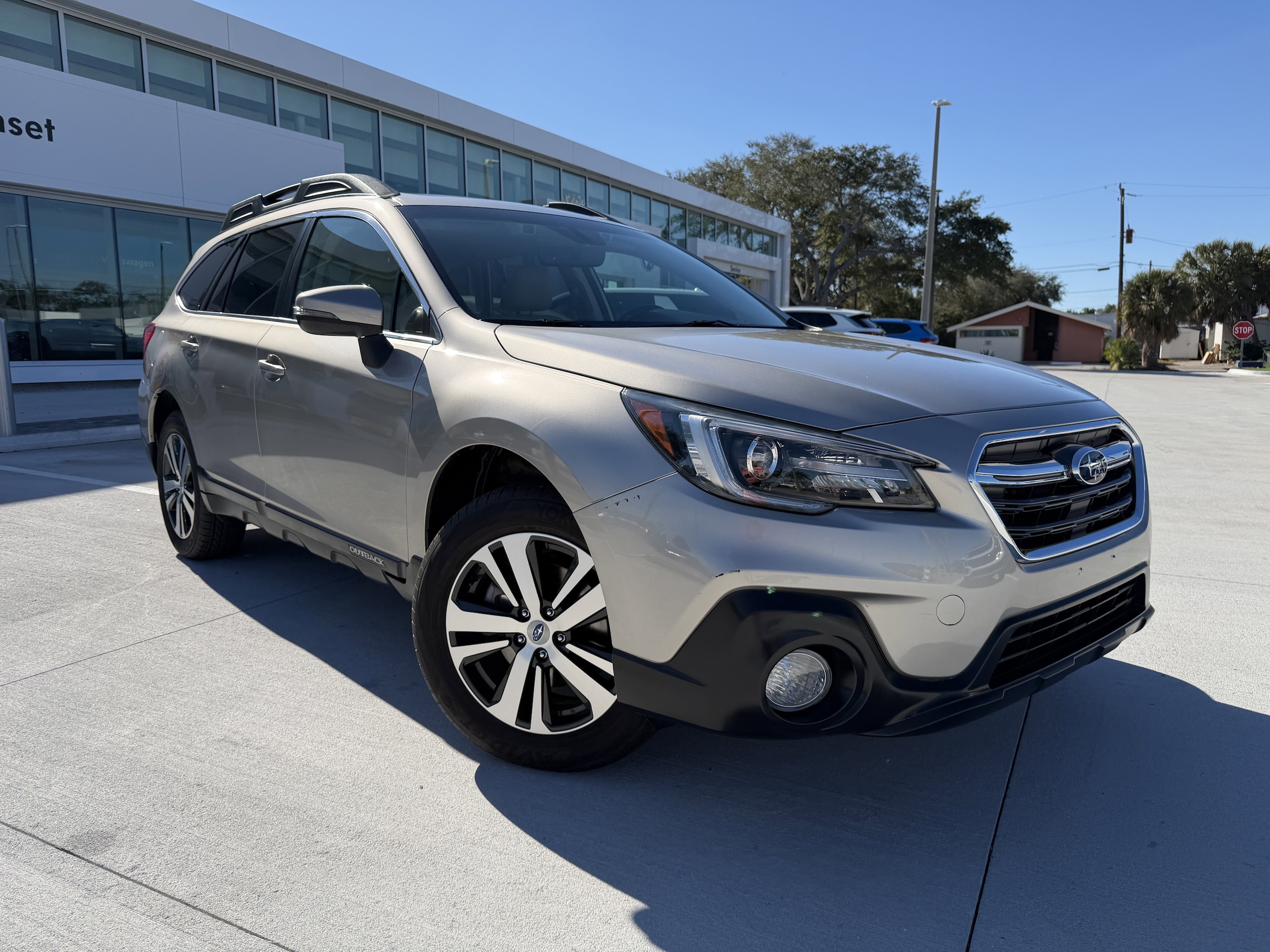 2019 Subaru Outback Limited's photo