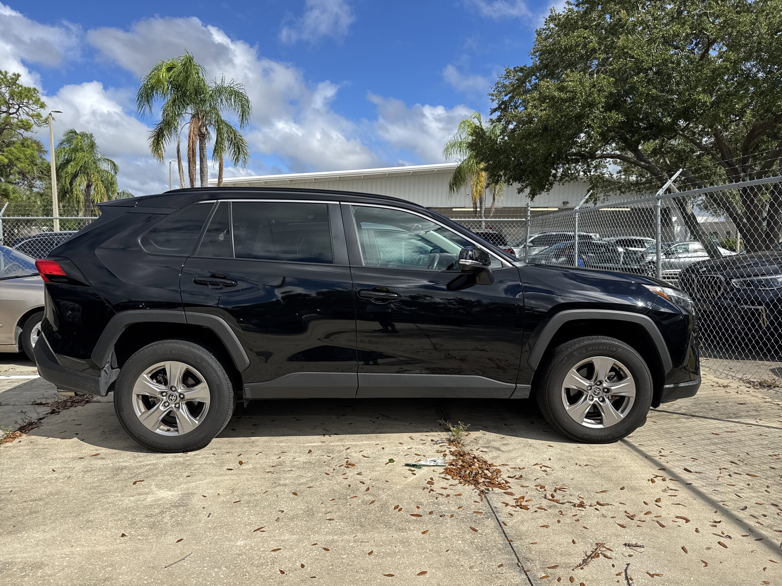 2023 Toyota RAV4 XLE photo 2