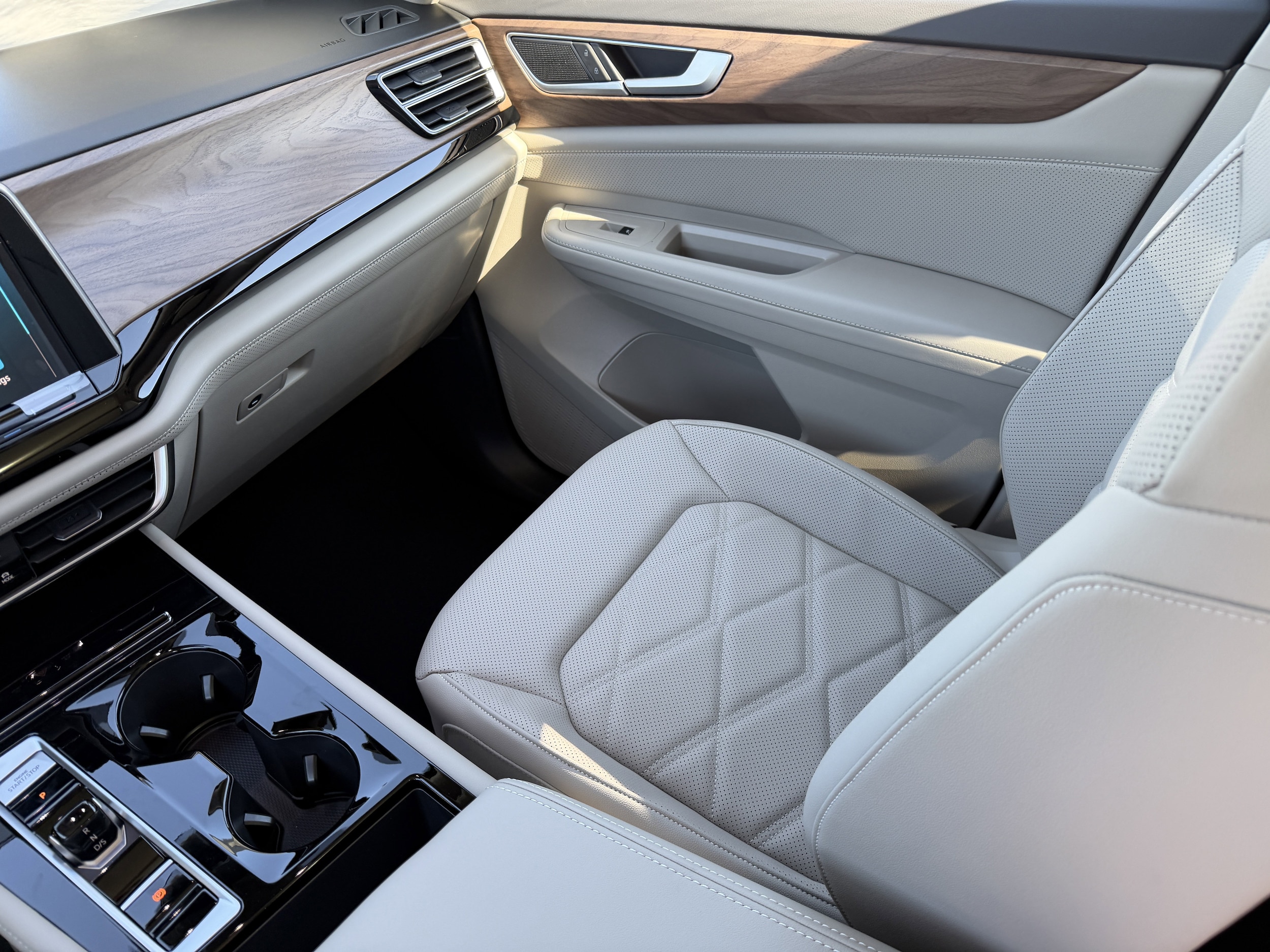 2026 Volkswagen Atlas SE w/Tech - Photo 14
