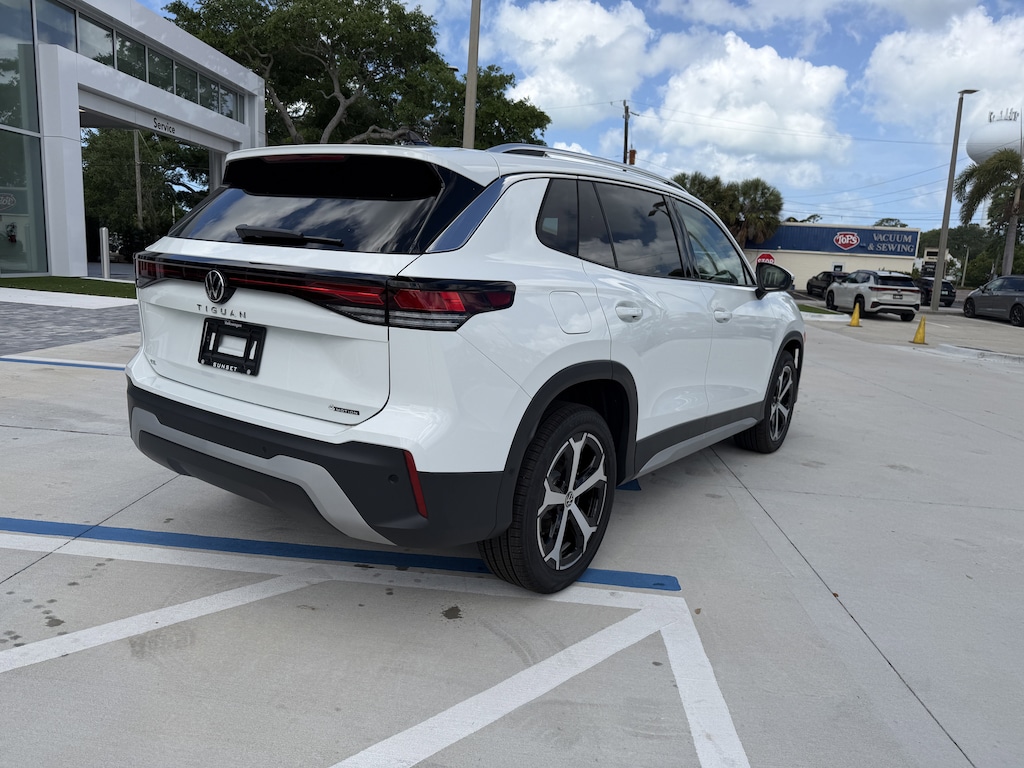 New 2026 Volkswagen Tiguan 2.0T SE SUV