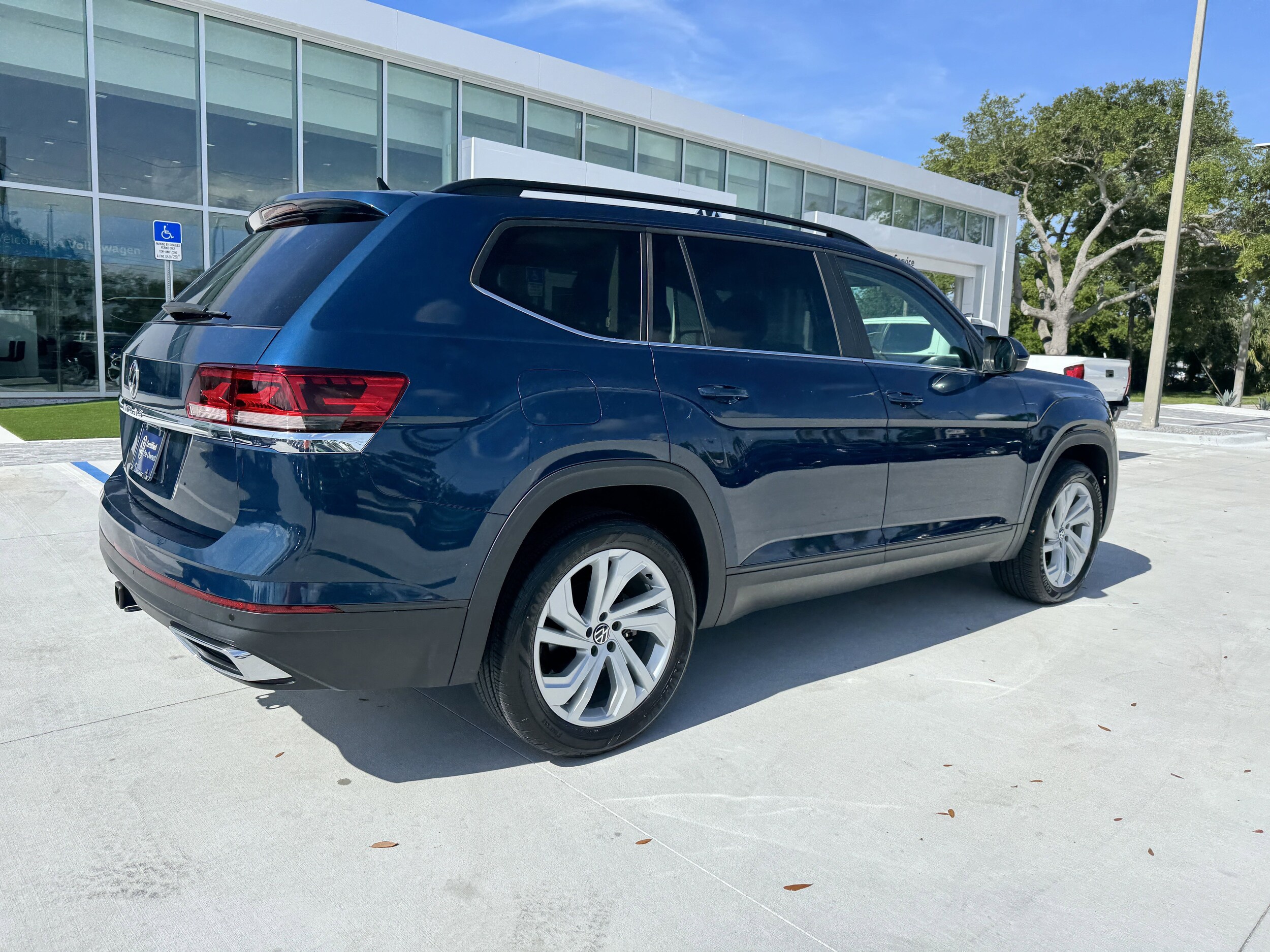 2022 Volkswagen Atlas V6 SE Technology photo 2