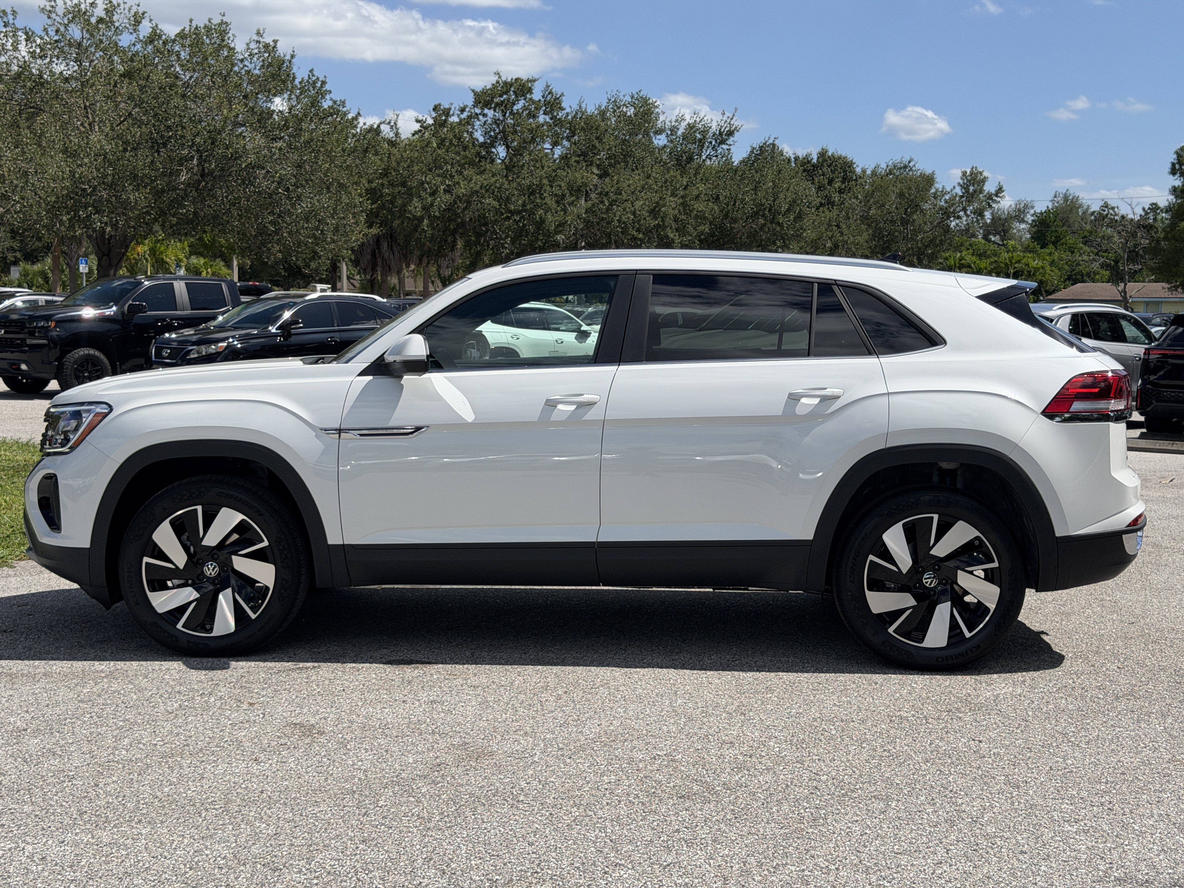 New 2026 Volkswagen Atlas Cross Sport SEL Premium R-Line SUV