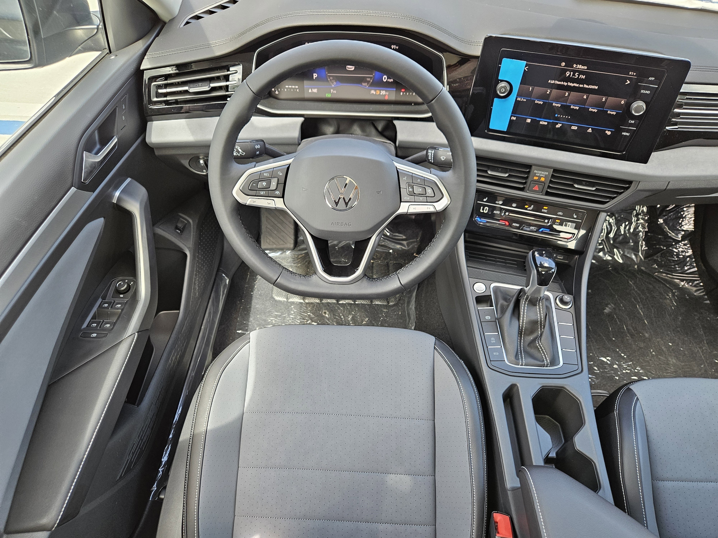 2025 Volkswagen Jetta SE - Photo 14