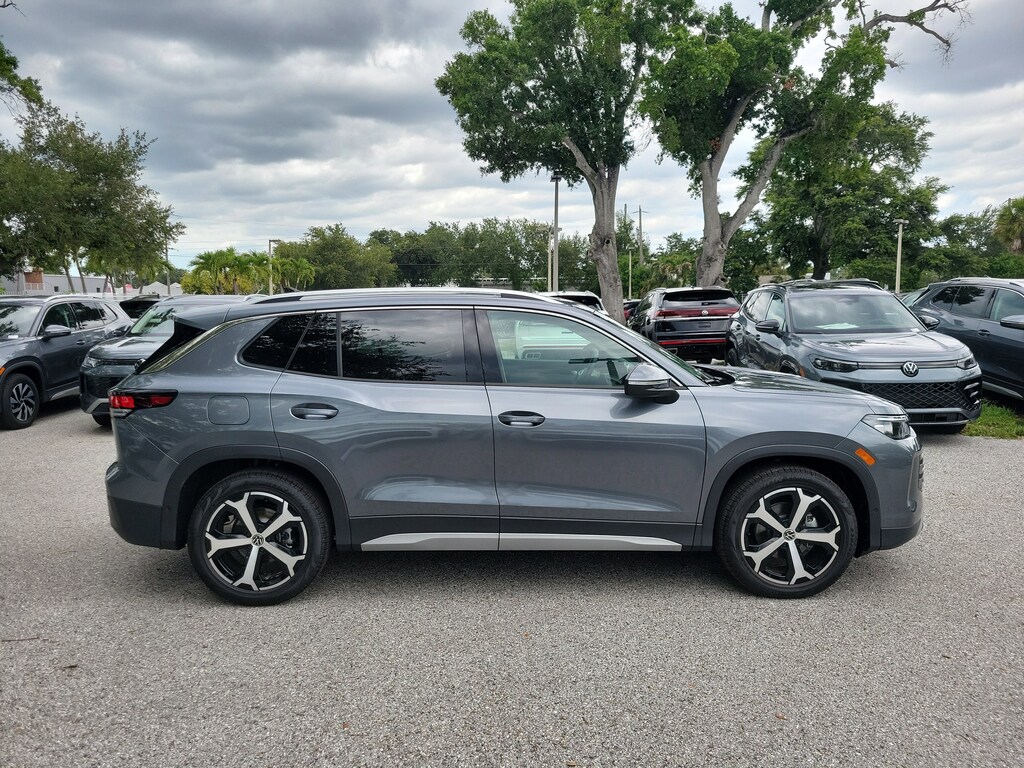 New 2026 Volkswagen Tiguan 2.0T SE SUV