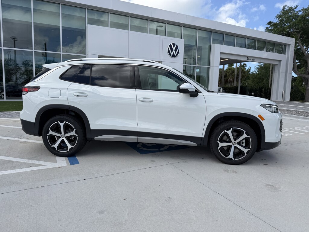 New 2026 Volkswagen Tiguan 2.0T SE SUV