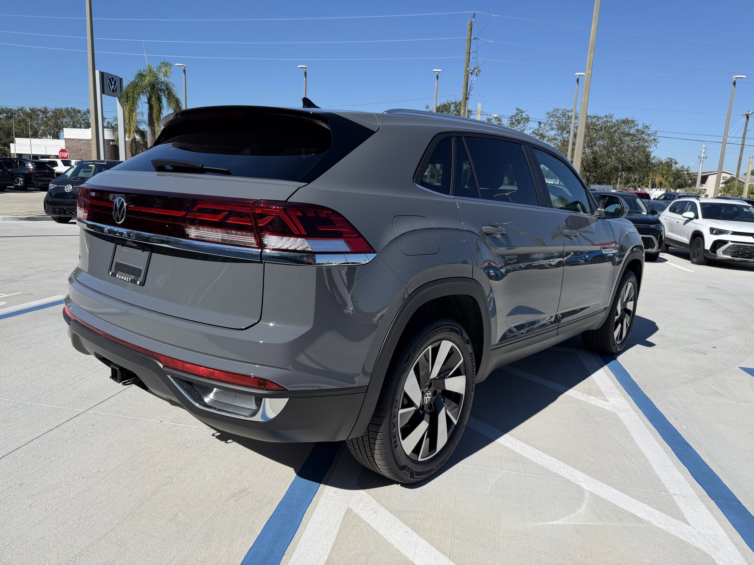 2026 Volkswagen Atlas Cross Sport SE Technology photo 2