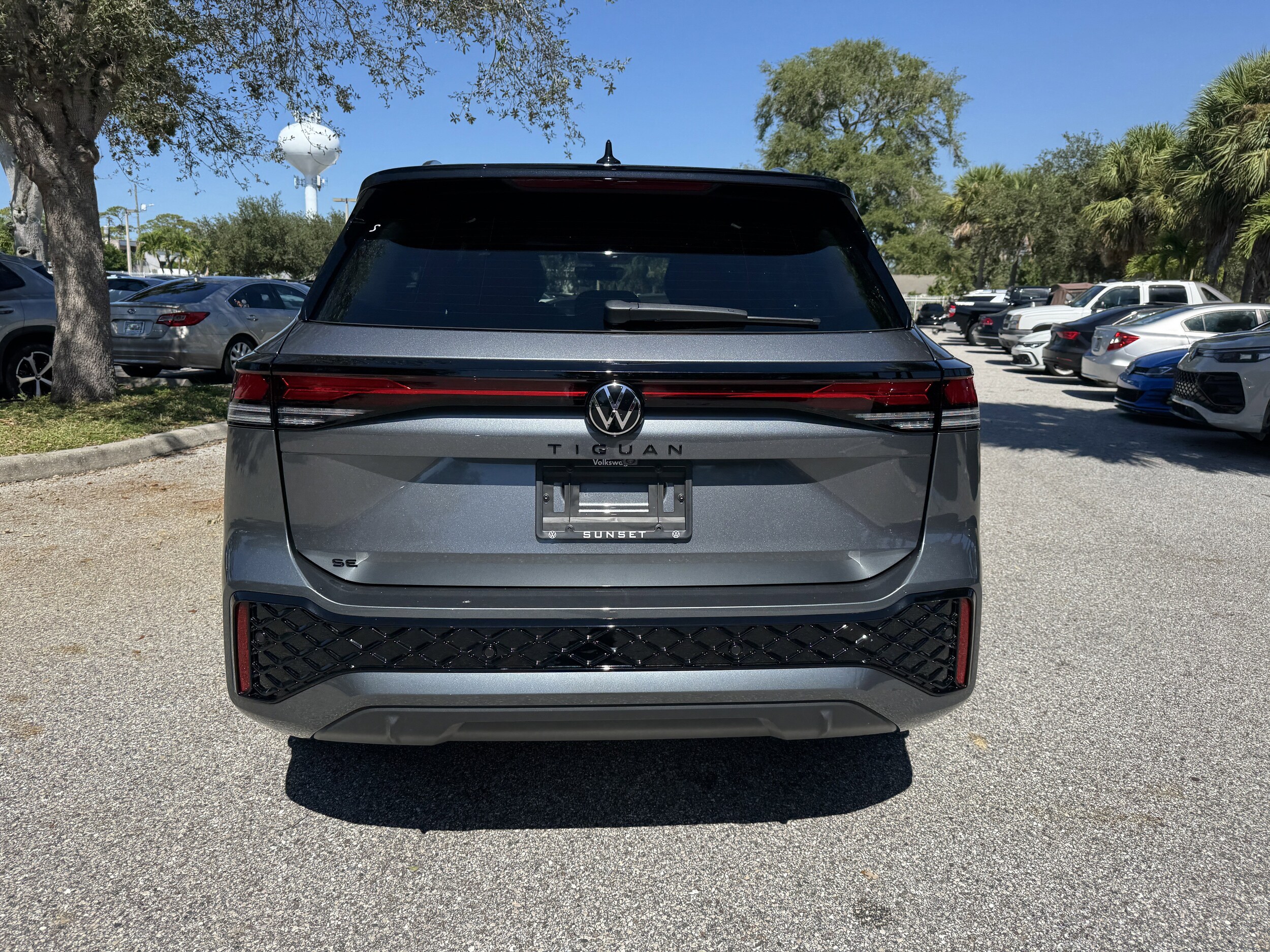 2025 Volkswagen Tiguan SE R-Line Black photo 2