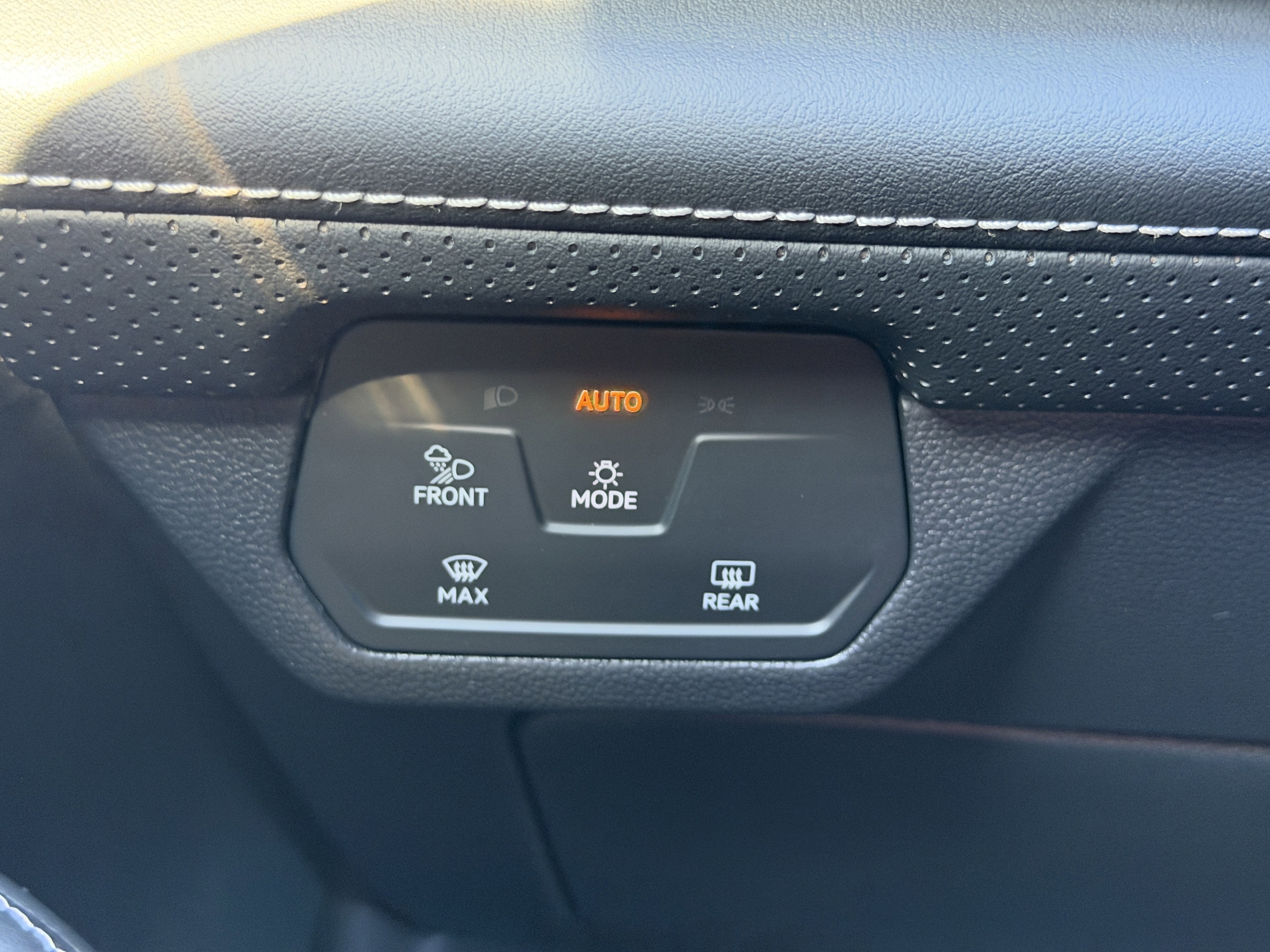 2026 Volkswagen Atlas Cross Sport SE w/Tech - Photo 24