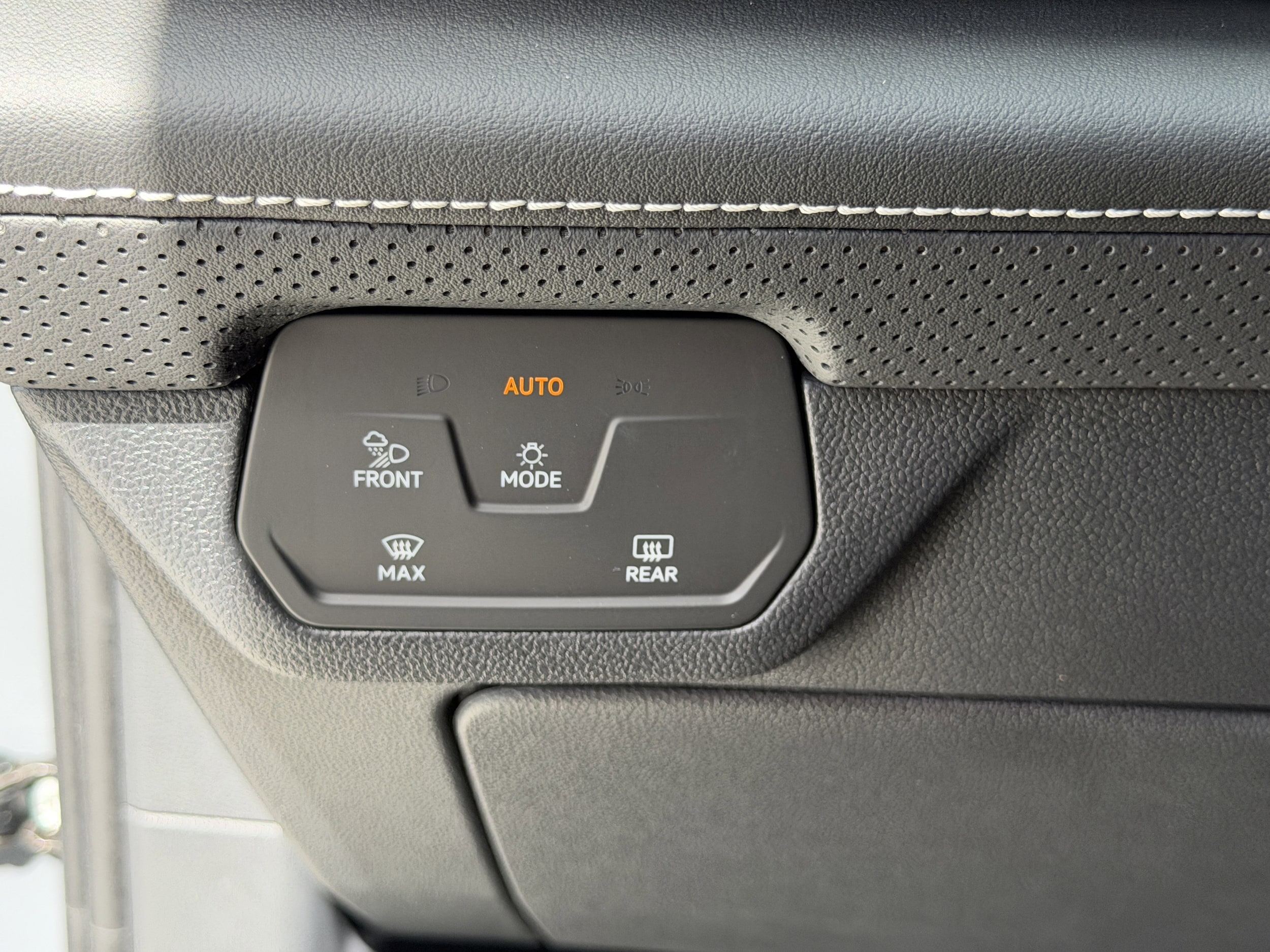 2026 Volkswagen Atlas Cross Sport SE w/Tech - Photo 24
