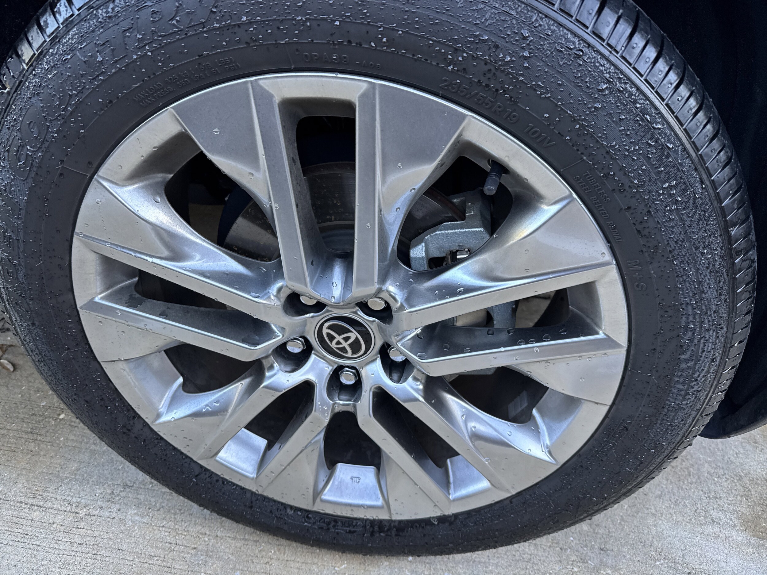 2022 Toyota RAV4 Limited photo 2