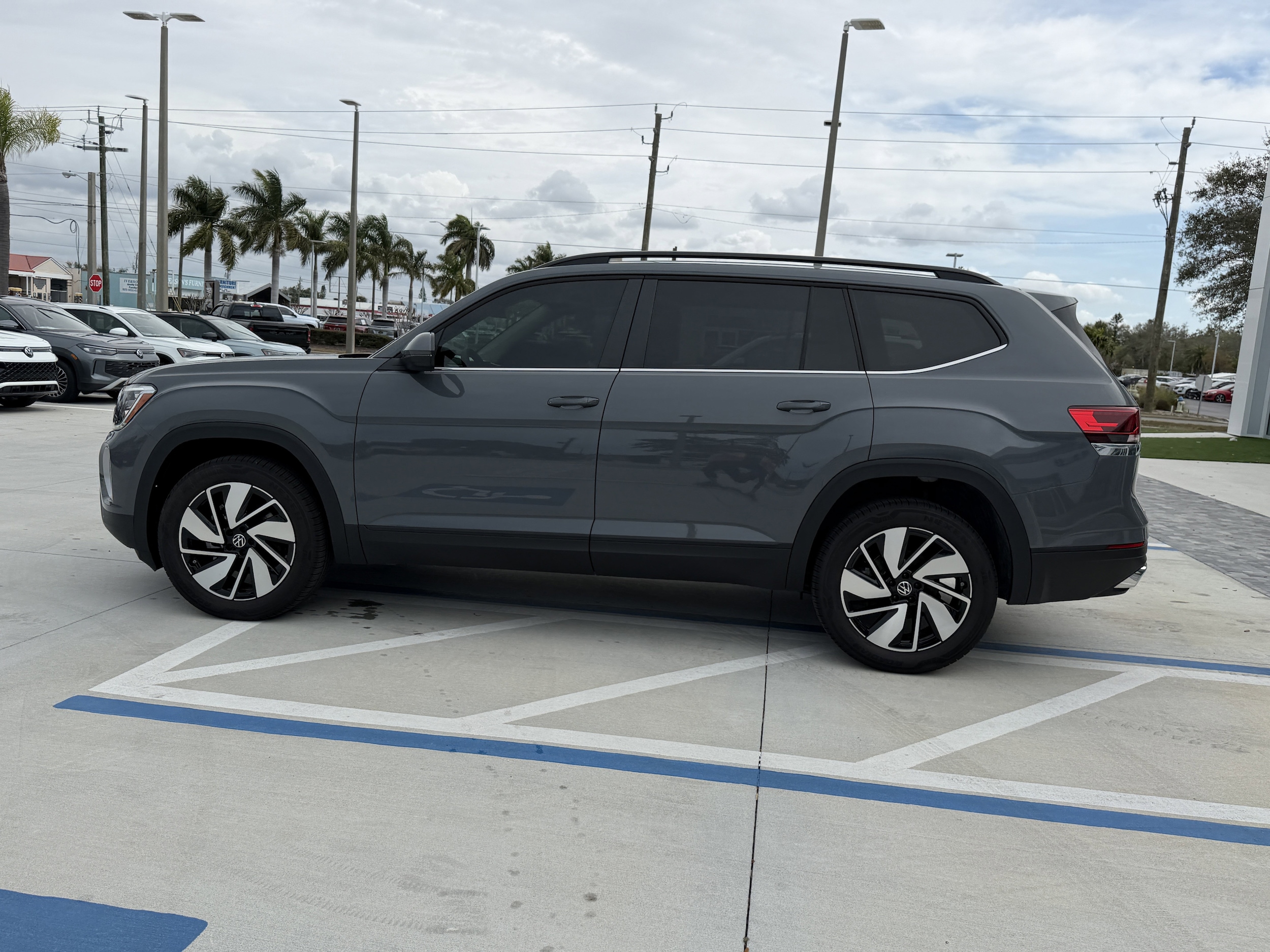 2026 Volkswagen Atlas SE w/Tech - Photo 6