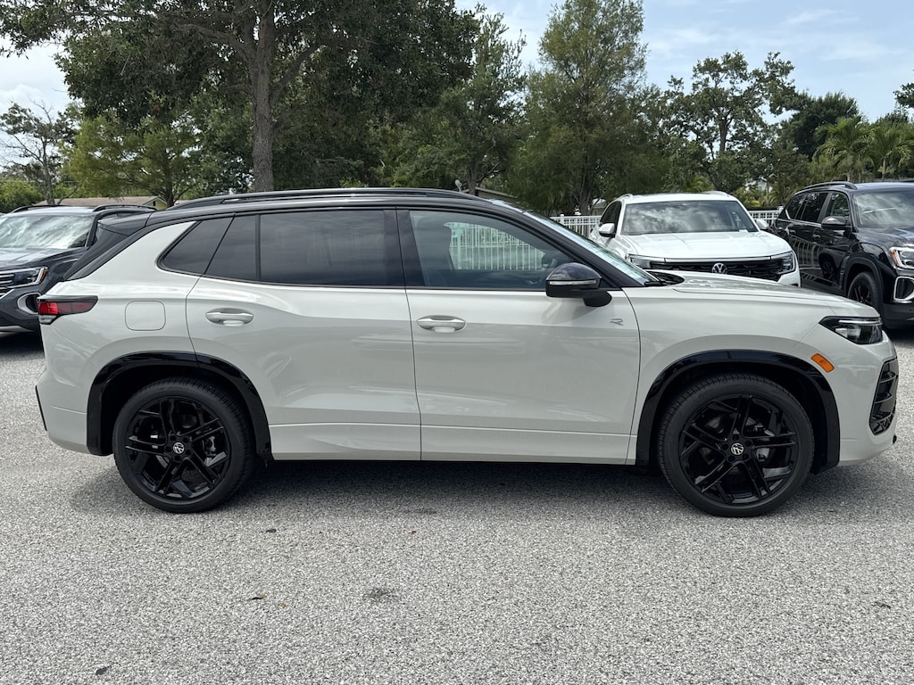 New 2026 Volkswagen Tiguan SE R-Line Black SUV