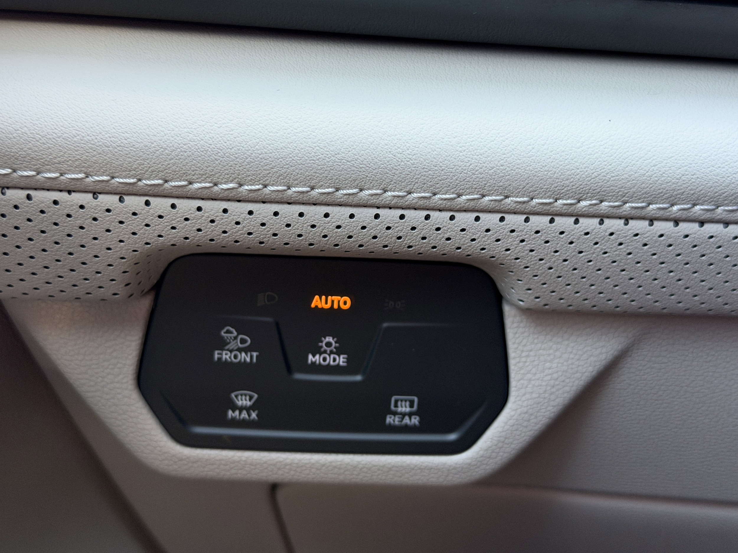 2026 Volkswagen Atlas SE w/Tech - Photo 26