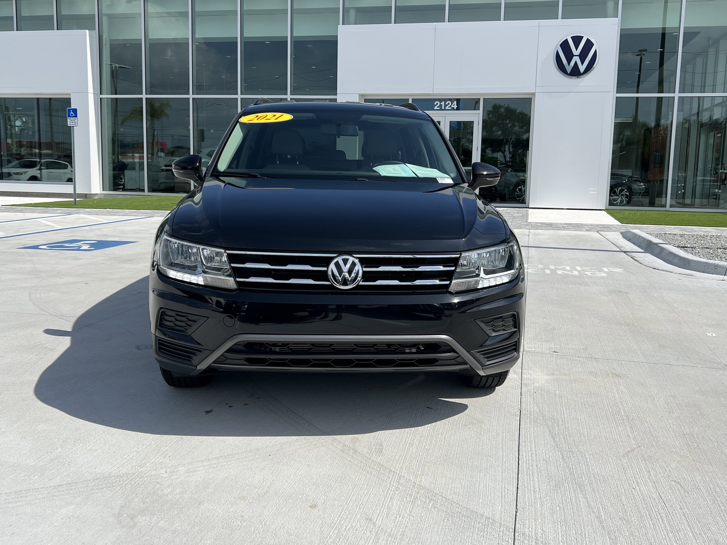 2021 Volkswagen Tiguan S photo 2