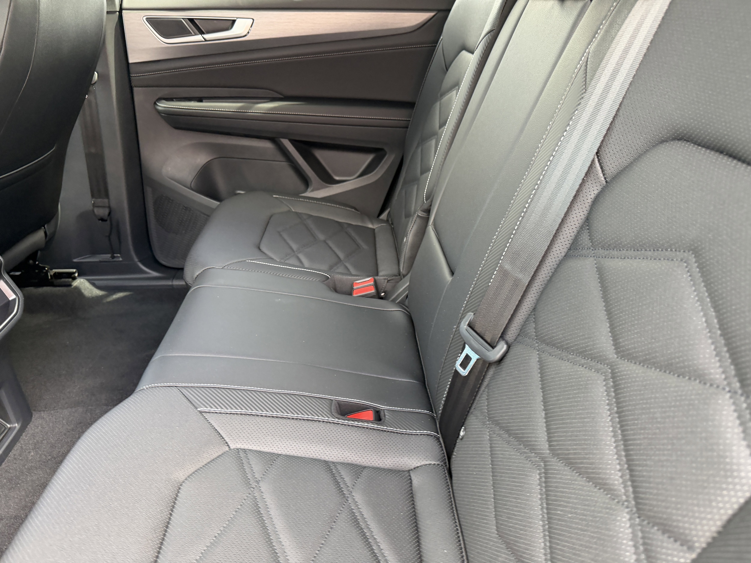 2026 Volkswagen Atlas Cross Sport SE w/Tech - Photo 14