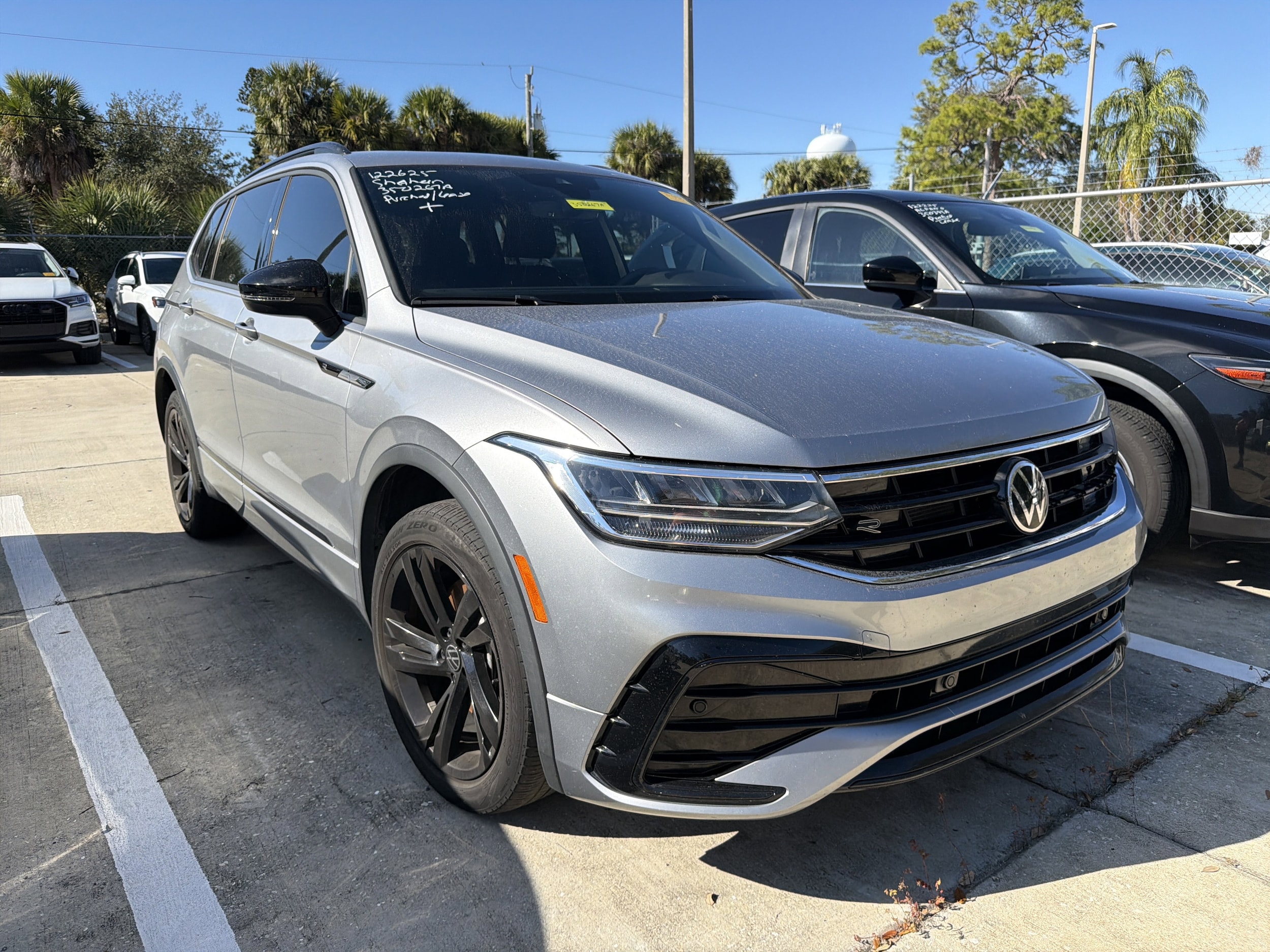 2023 Volkswagen Tiguan SE R-LINE BLACK