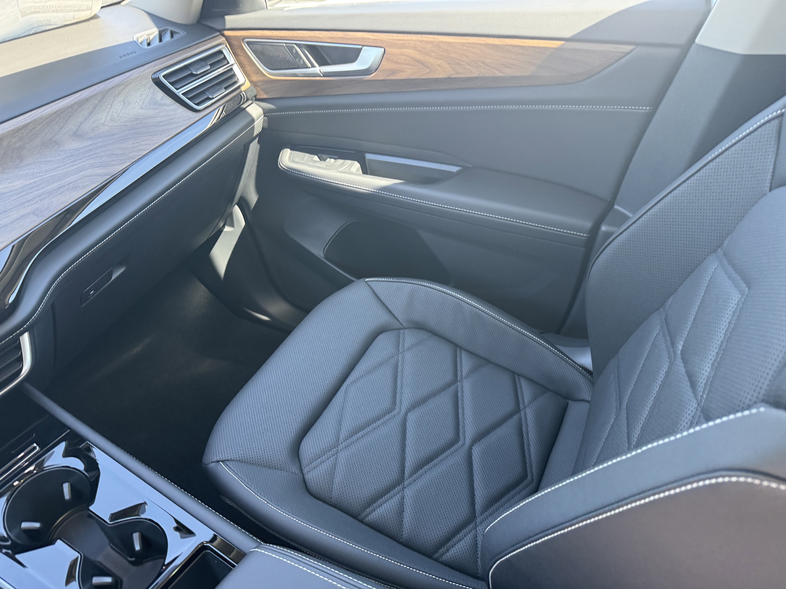 2026 Volkswagen Atlas SE w/Tech - Photo 15