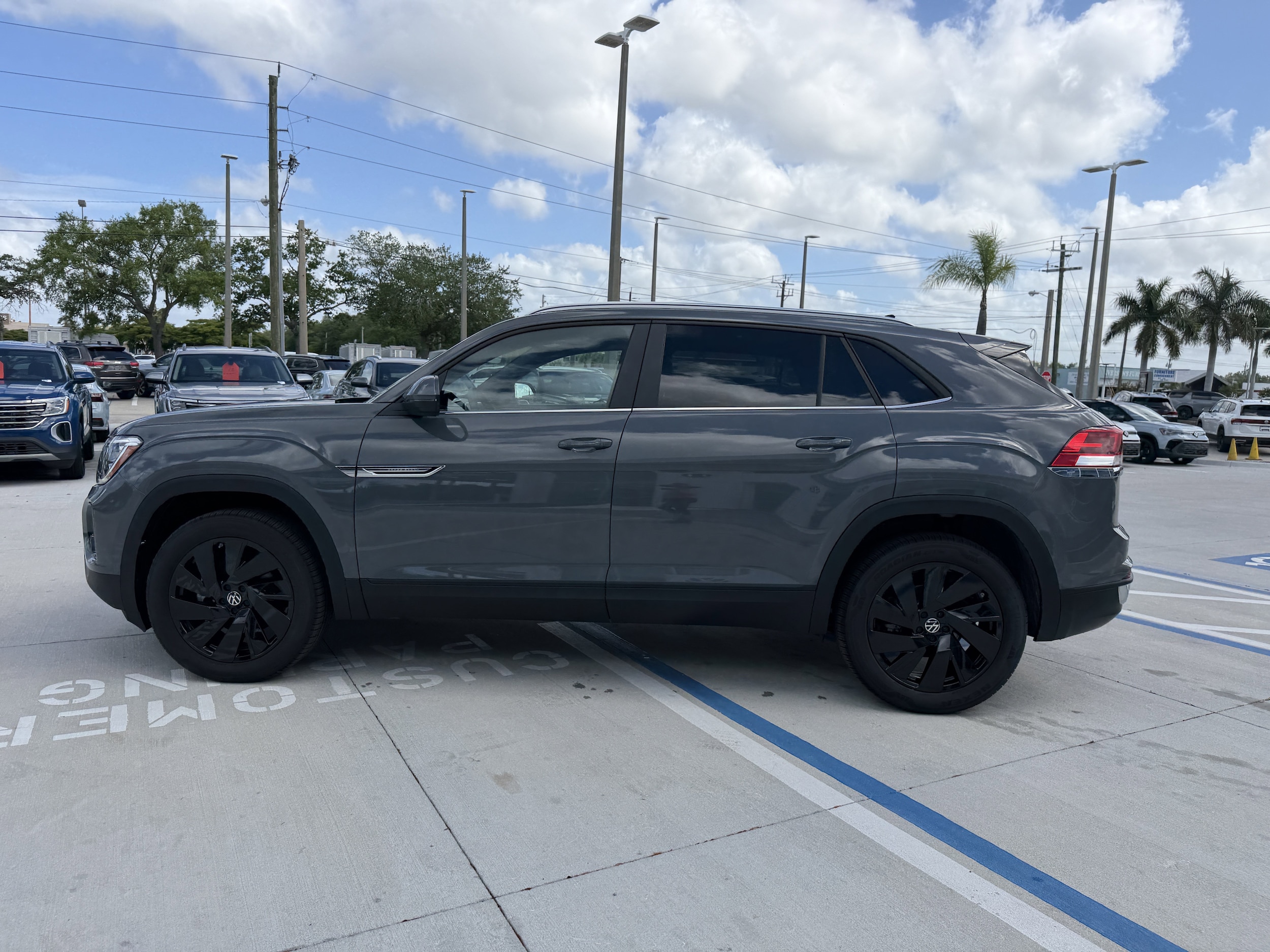 2026 Volkswagen Atlas Cross Sport SE w/Tech - Photo 6