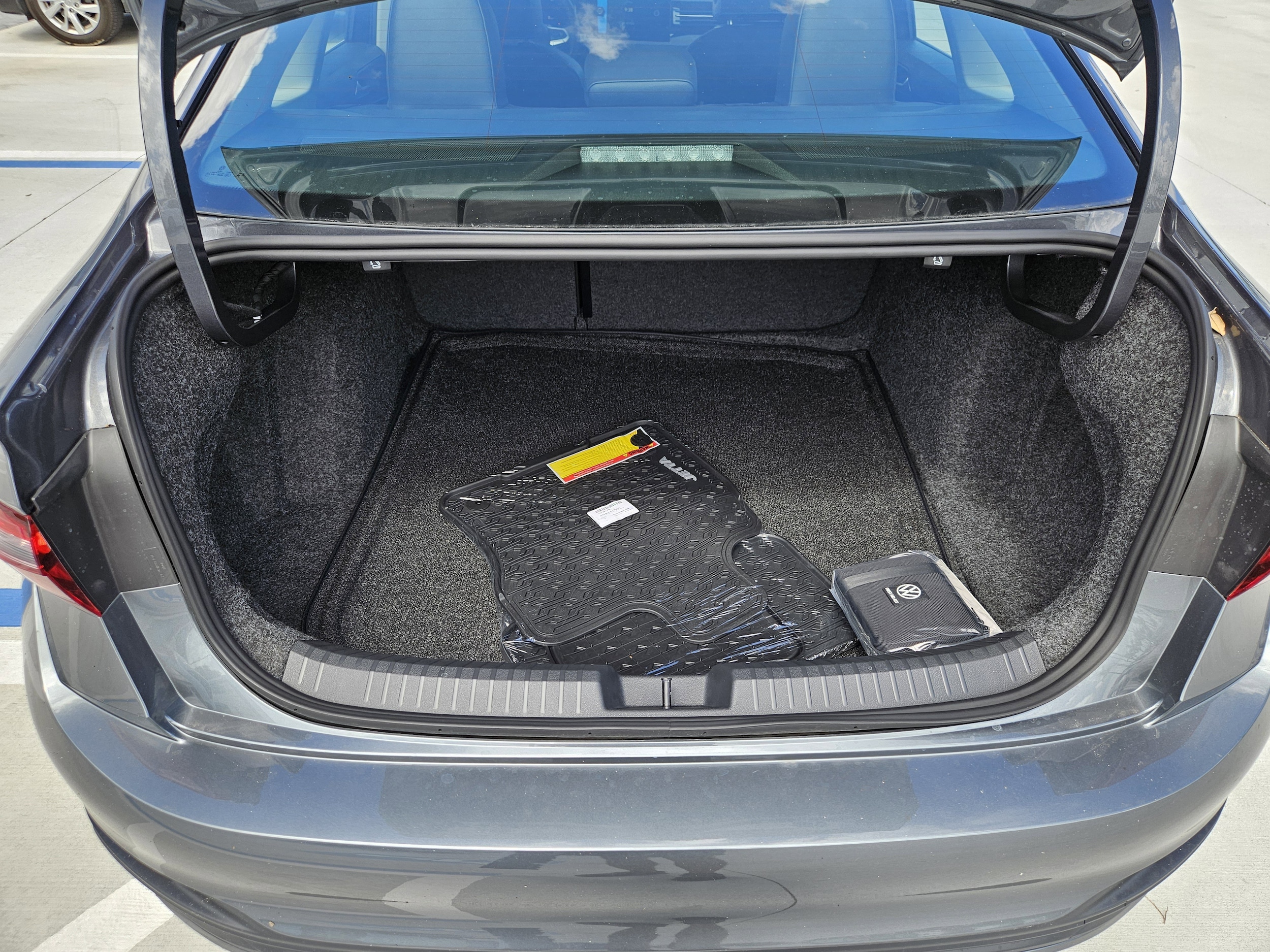 2025 Volkswagen Jetta SE - Photo 12