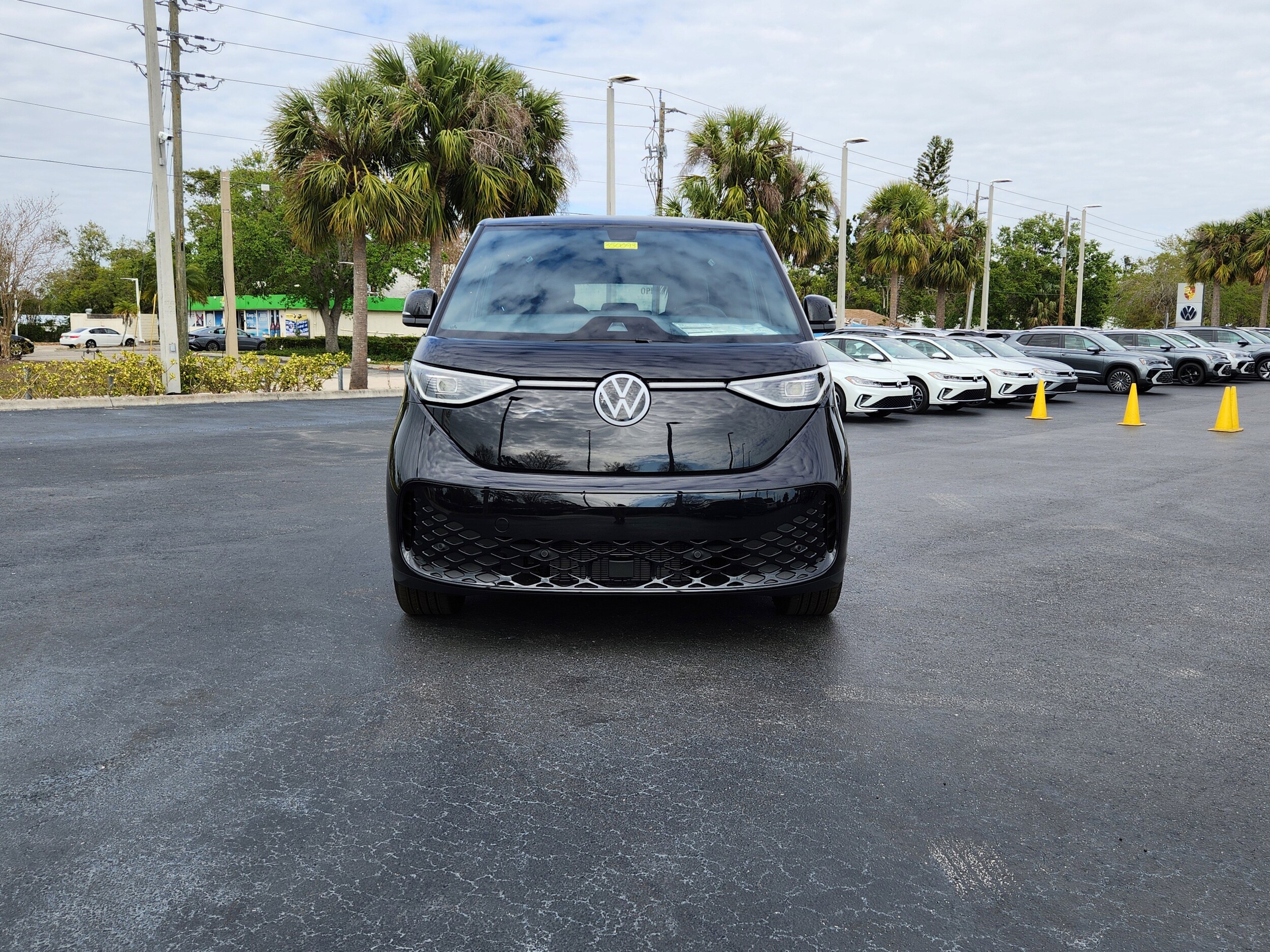 2025 Volkswagen ID. Buzz Pro S photo 2