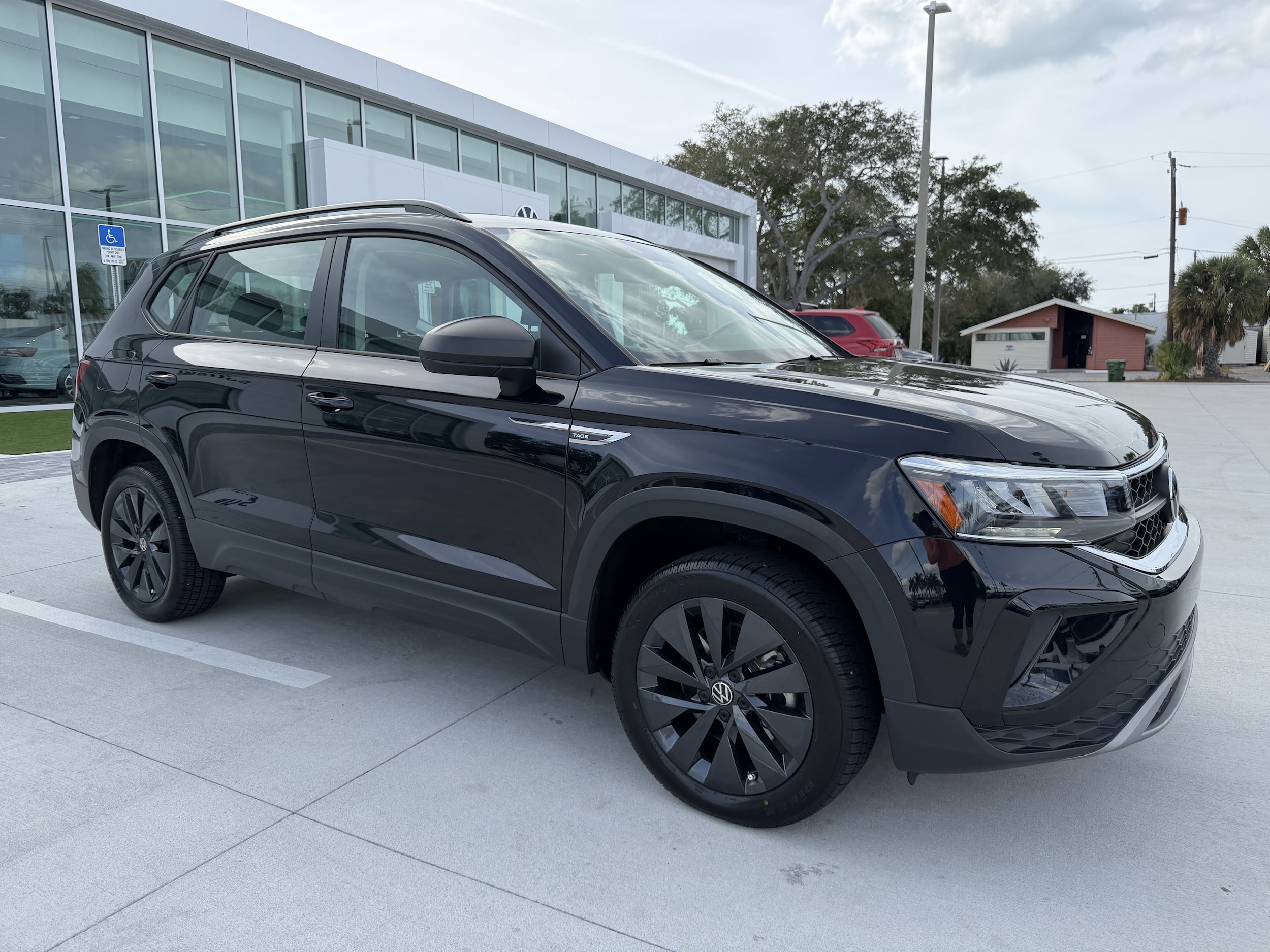 2022 Volkswagen Taos S's photo