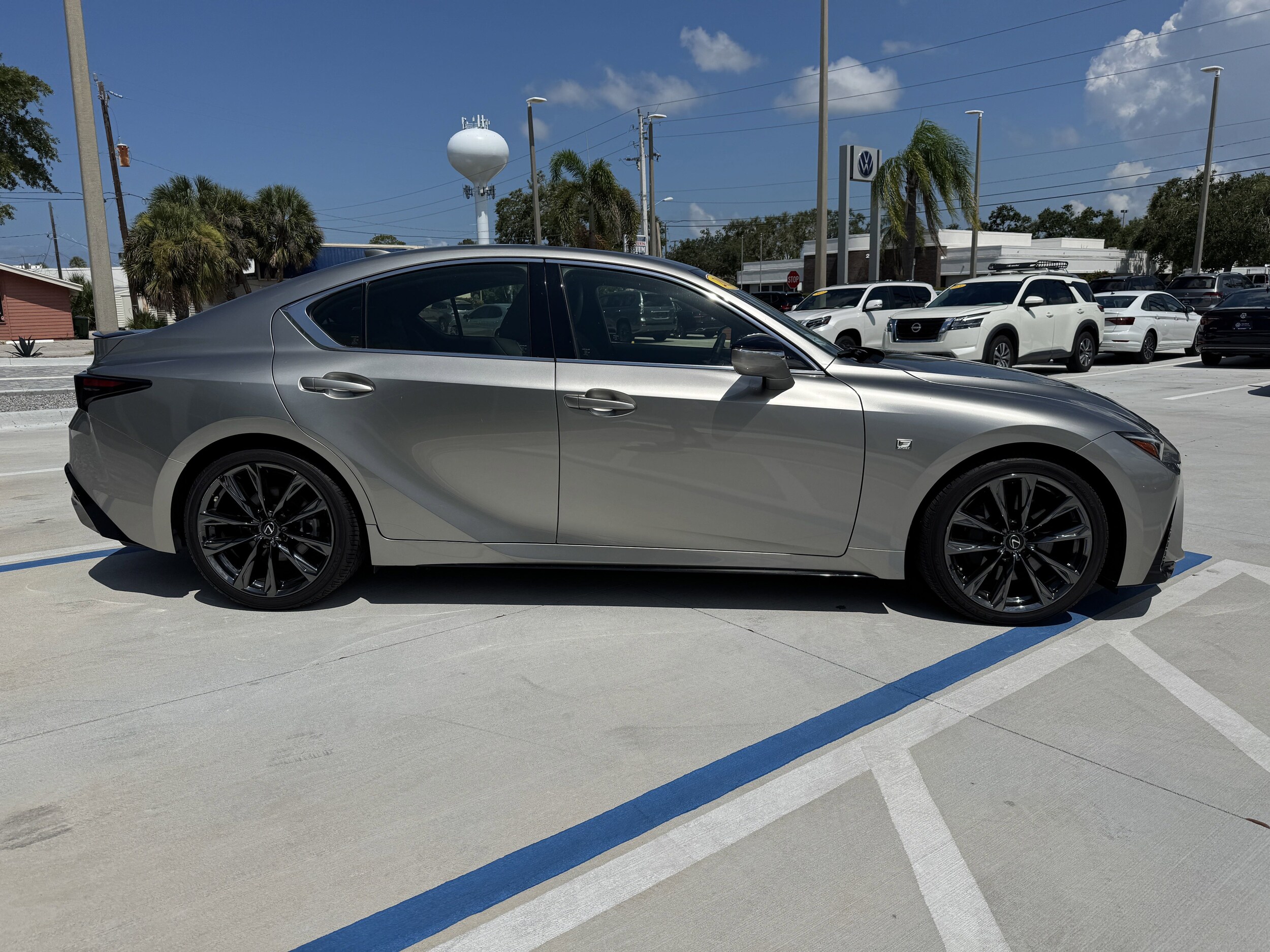2022 Lexus IS 350 F SPORT photo 2