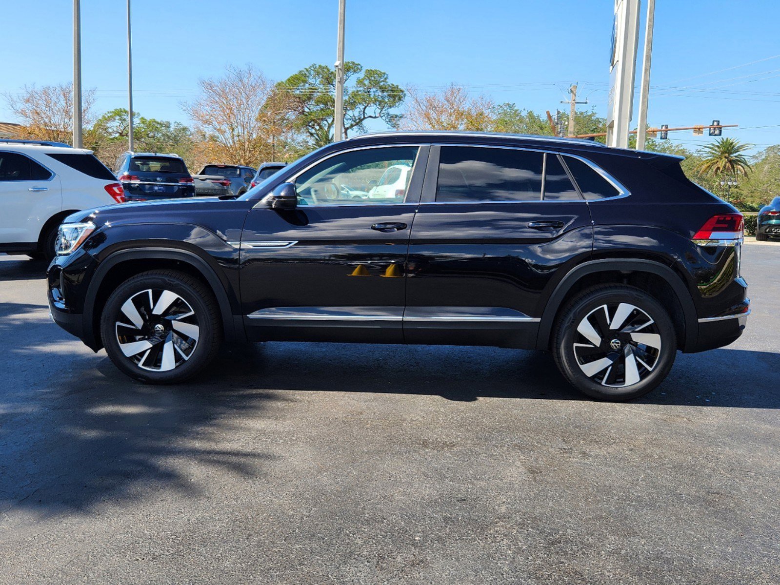 2025 Volkswagen Atlas Cross Sport SEL photo 4