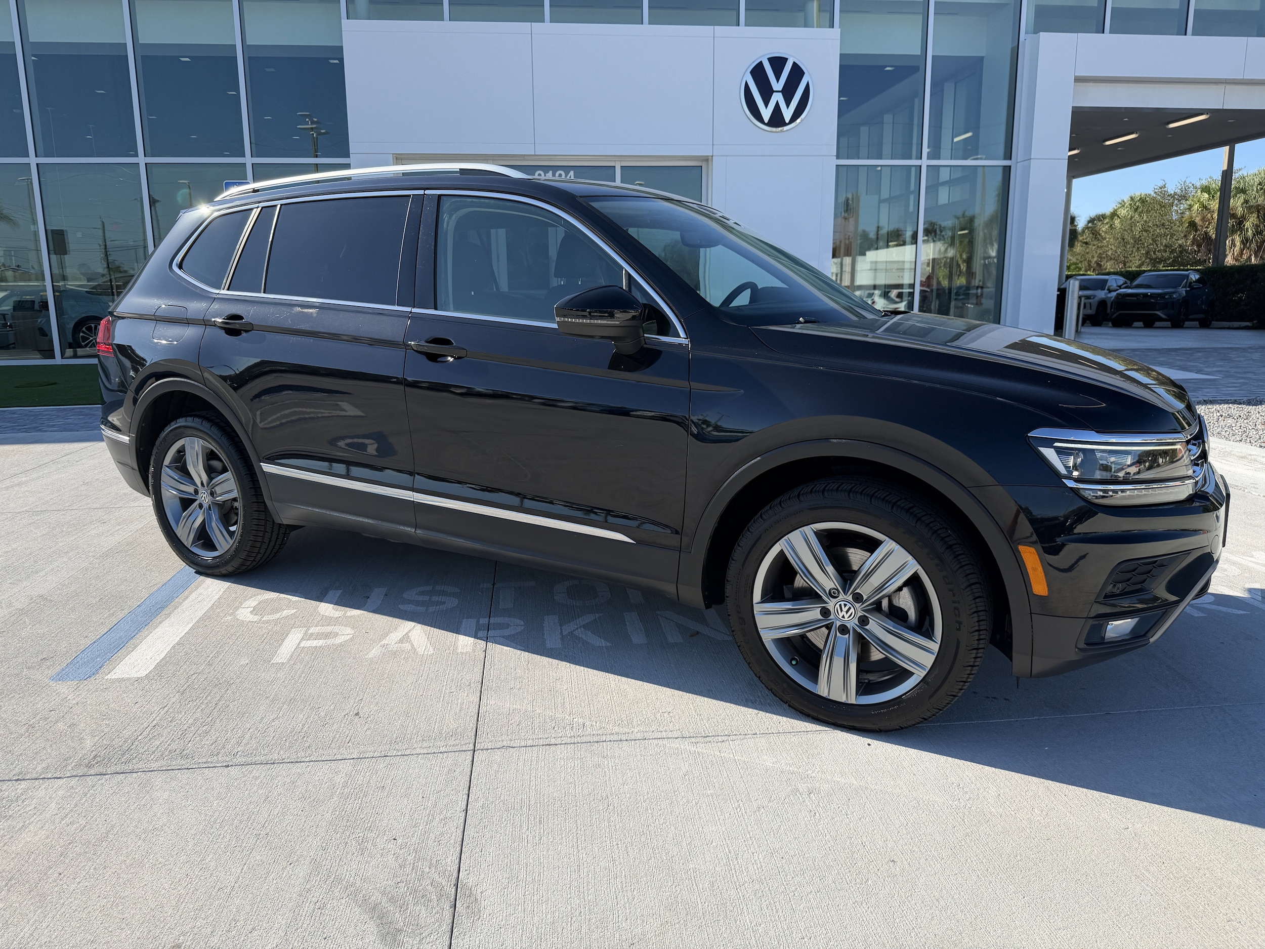 2019 Volkswagen Tiguan SEL Premium's photo