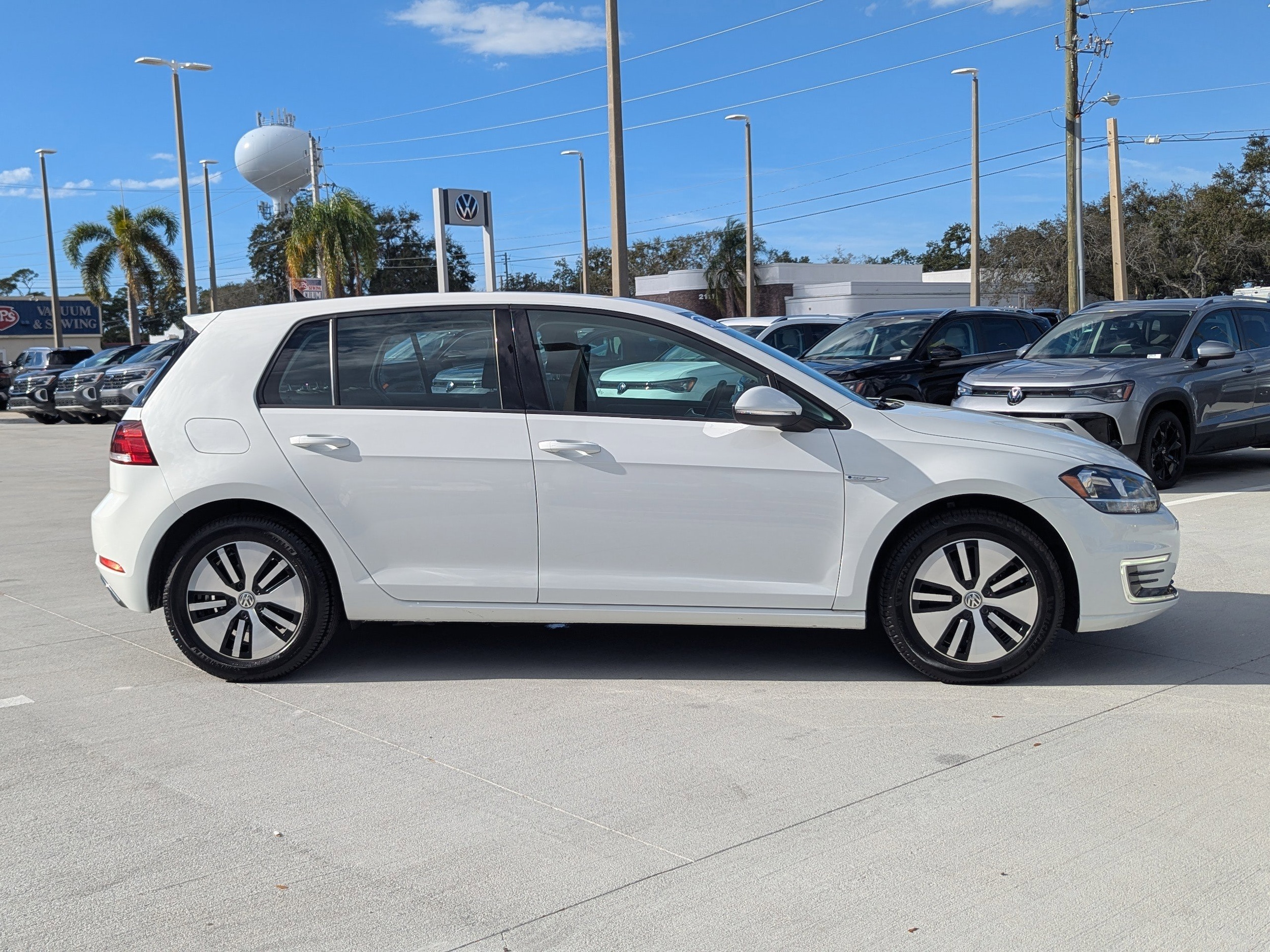Used 2019 Volkswagen e-Golf e-Golf SE with VIN WVWKR7AU9KW915969 for sale in Sarasota, FL