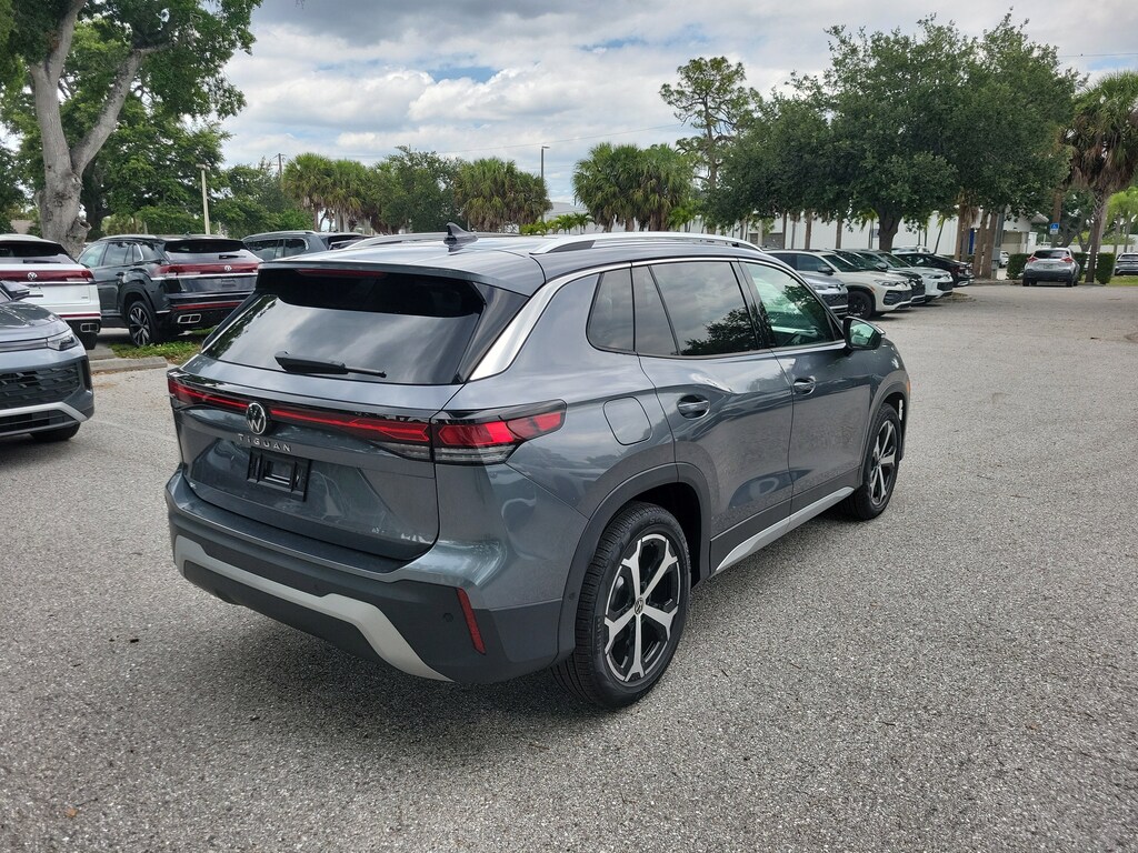 New 2026 Volkswagen Tiguan 2.0T SE SUV