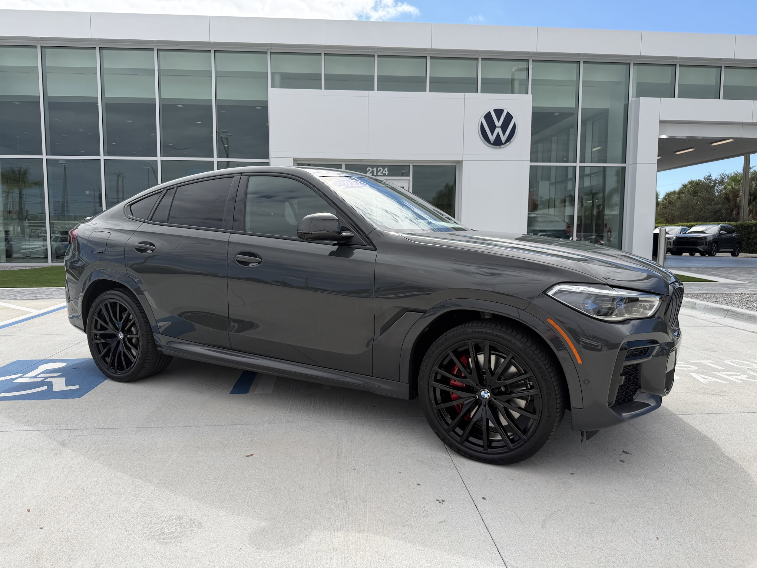 2022 BMW X6 M50i's photo