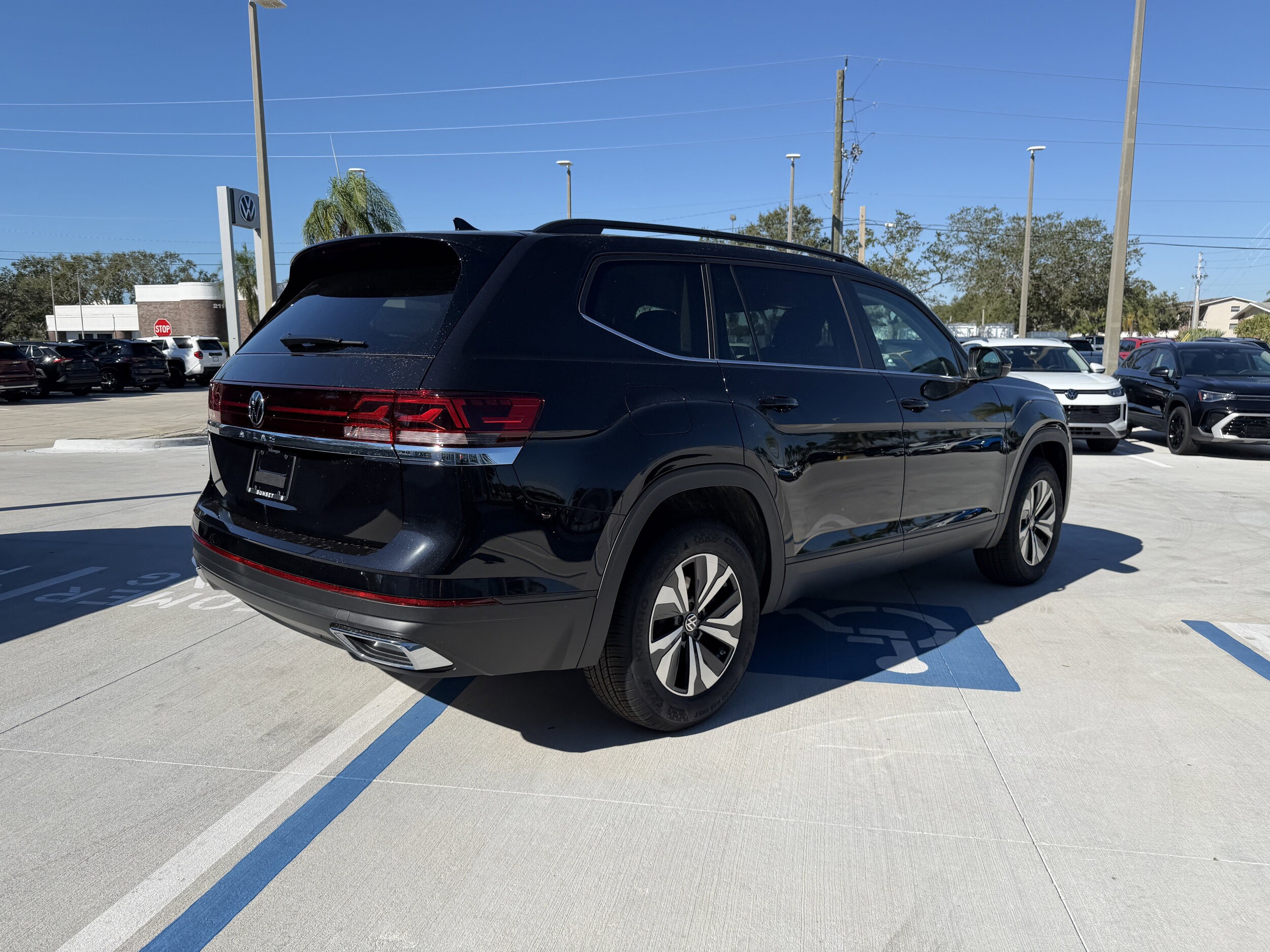 2026 Volkswagen Atlas SE photo 3