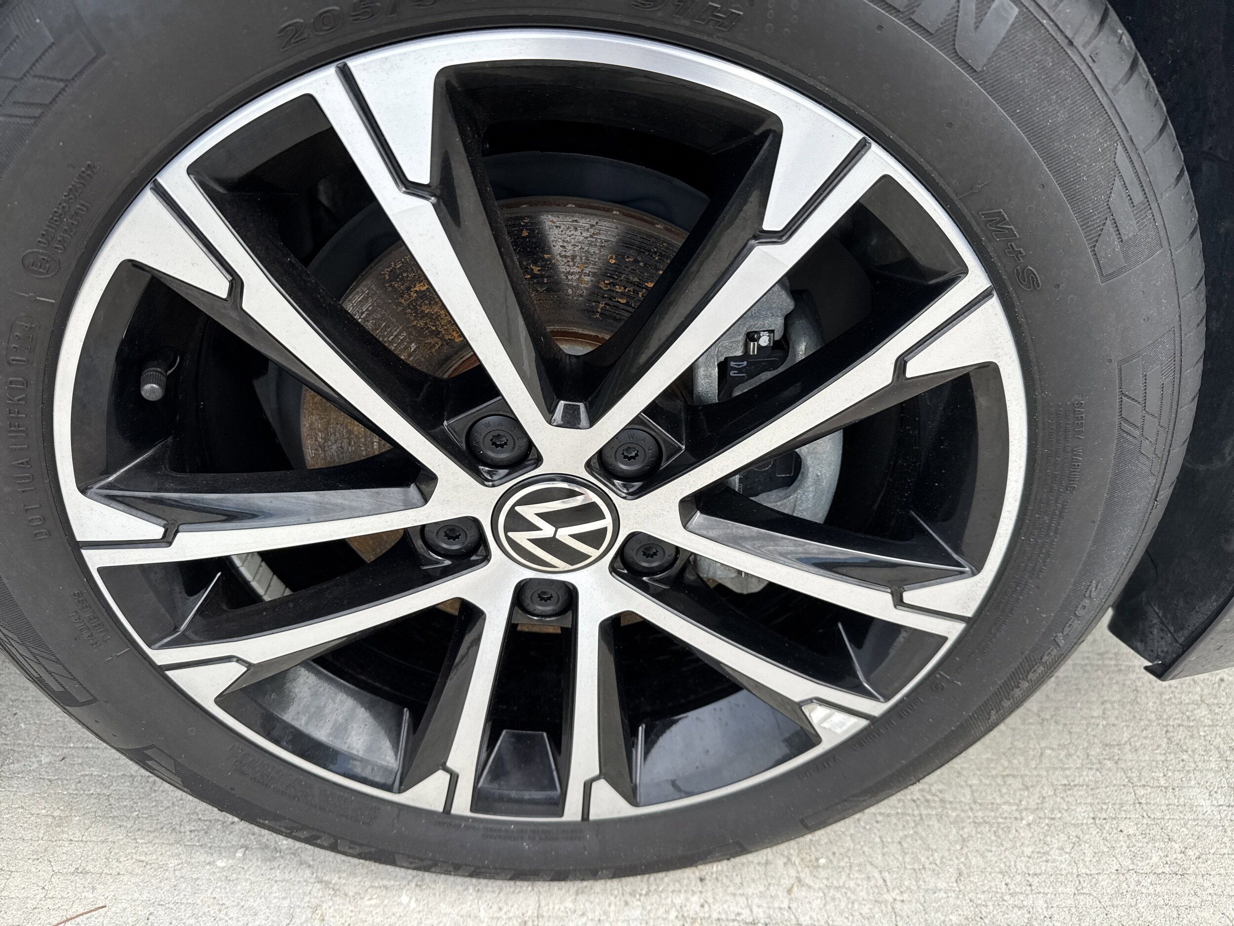 2024 Volkswagen Jetta Sport photo 2