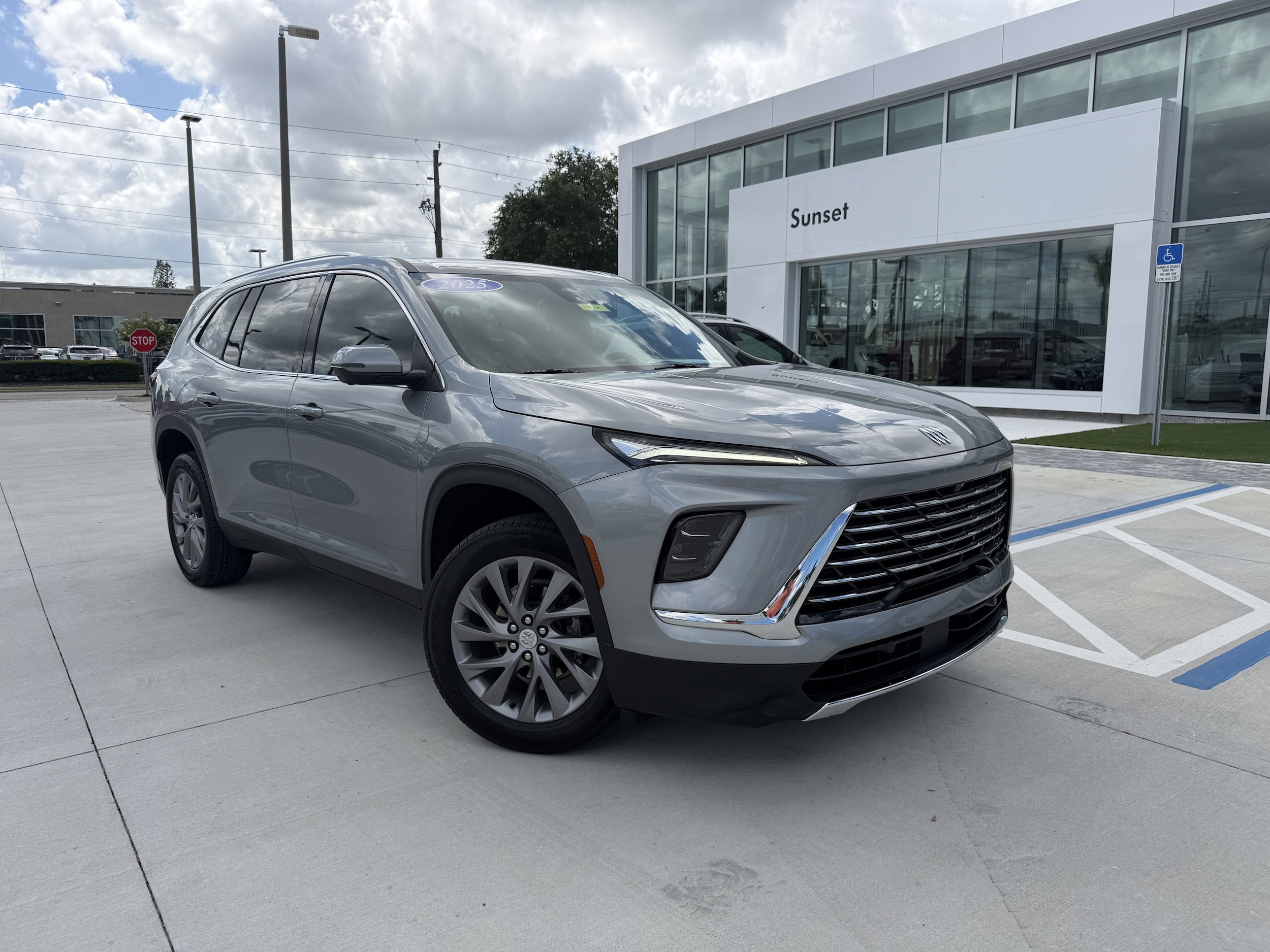2025 Buick Enclave Preferred's photo